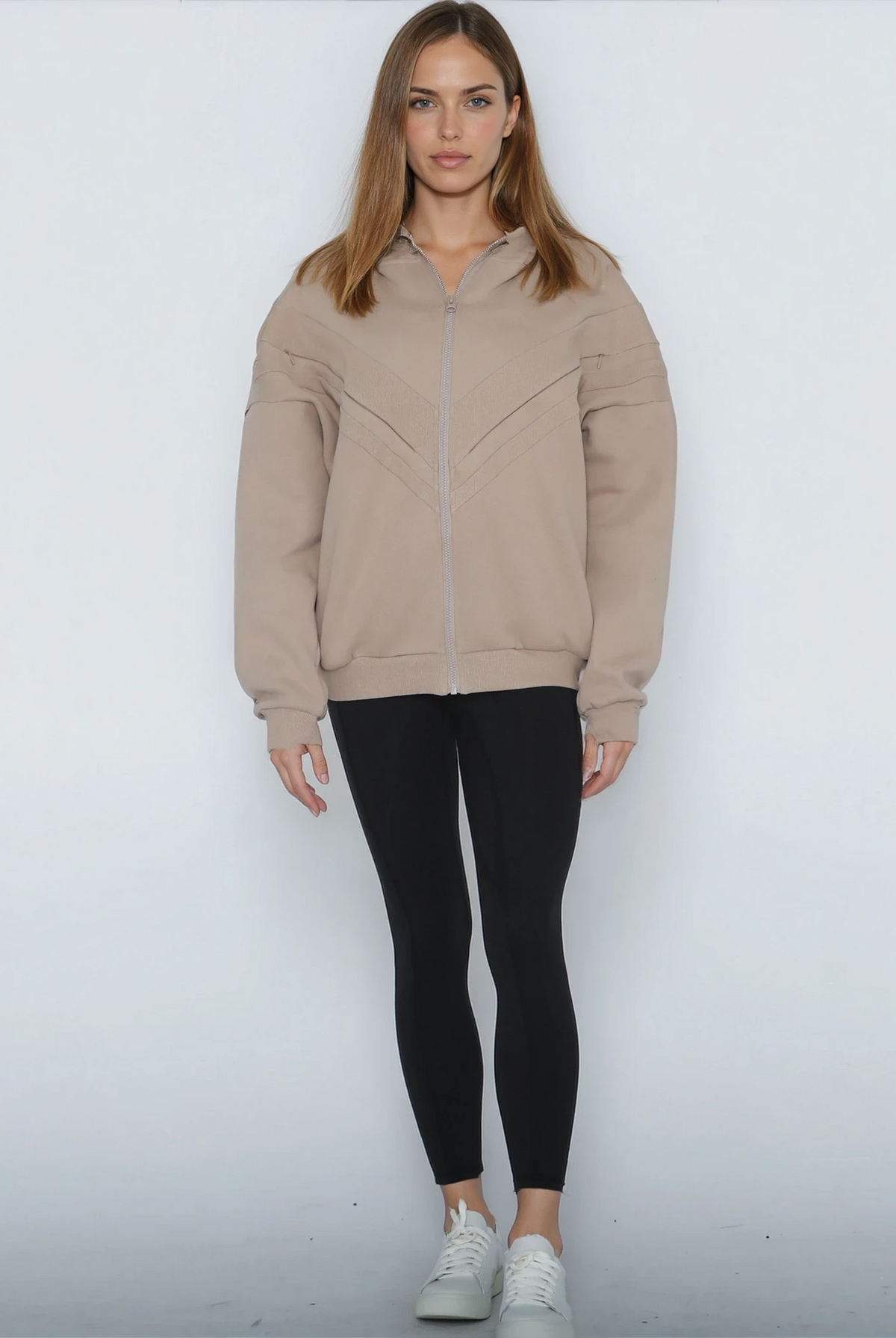 Nursing hoodie, oversized, organic cotton, invisible zipper, sweat and milk, front view shot, full body