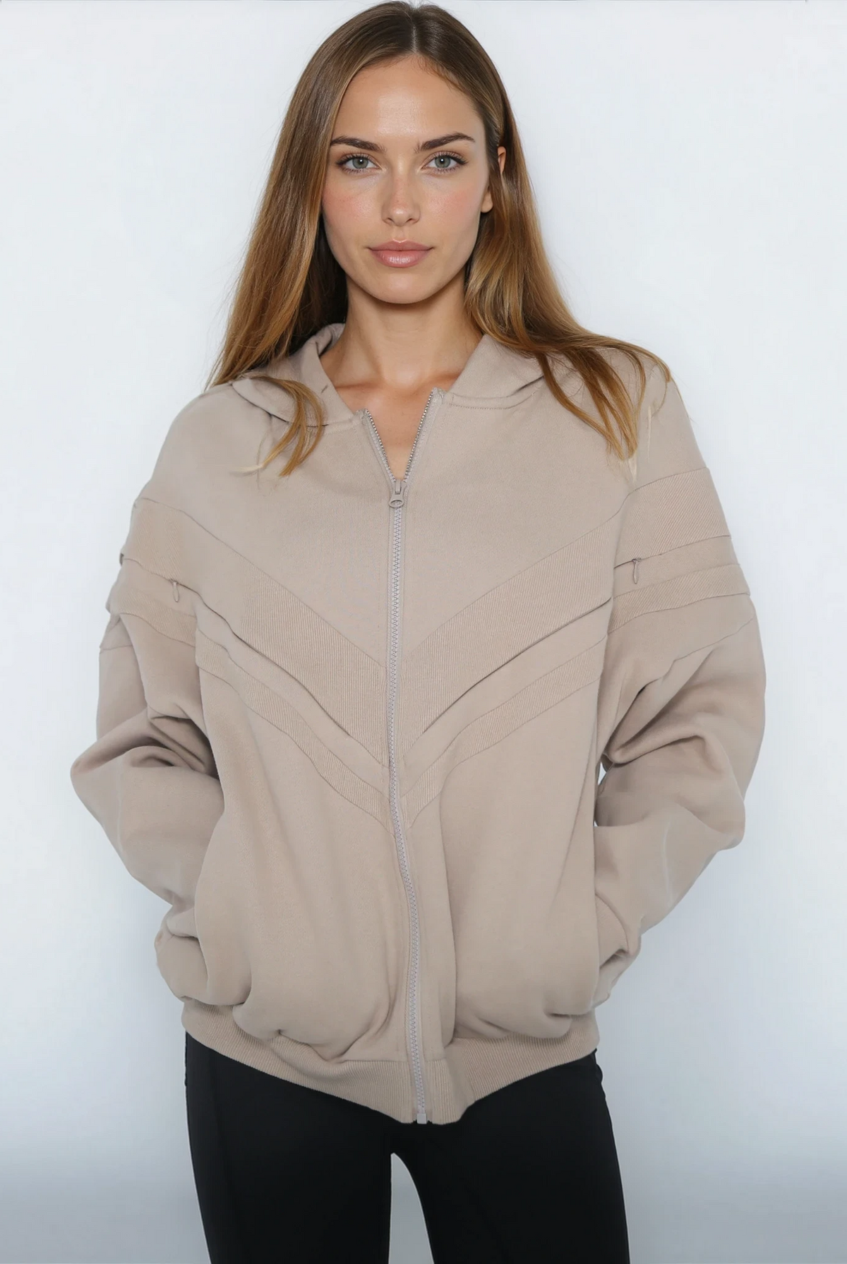 Nursing hoodie, oversized, organic cotton, invisible zipper, sweat and milk, front shot