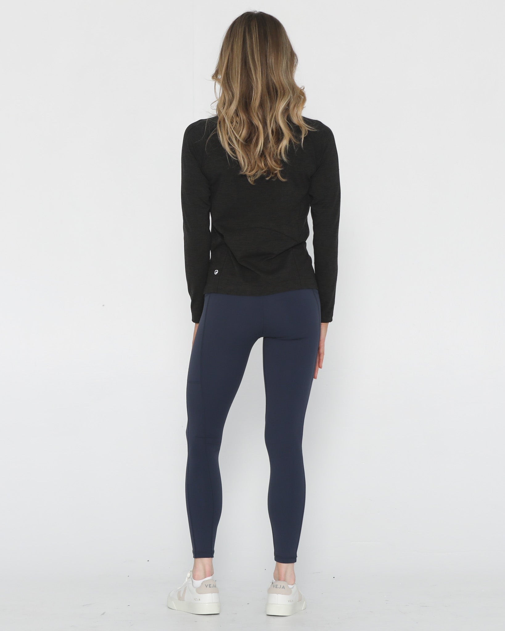 Aria seamless nursing running top long sleeve, noir, sweat and milk, front shot full body