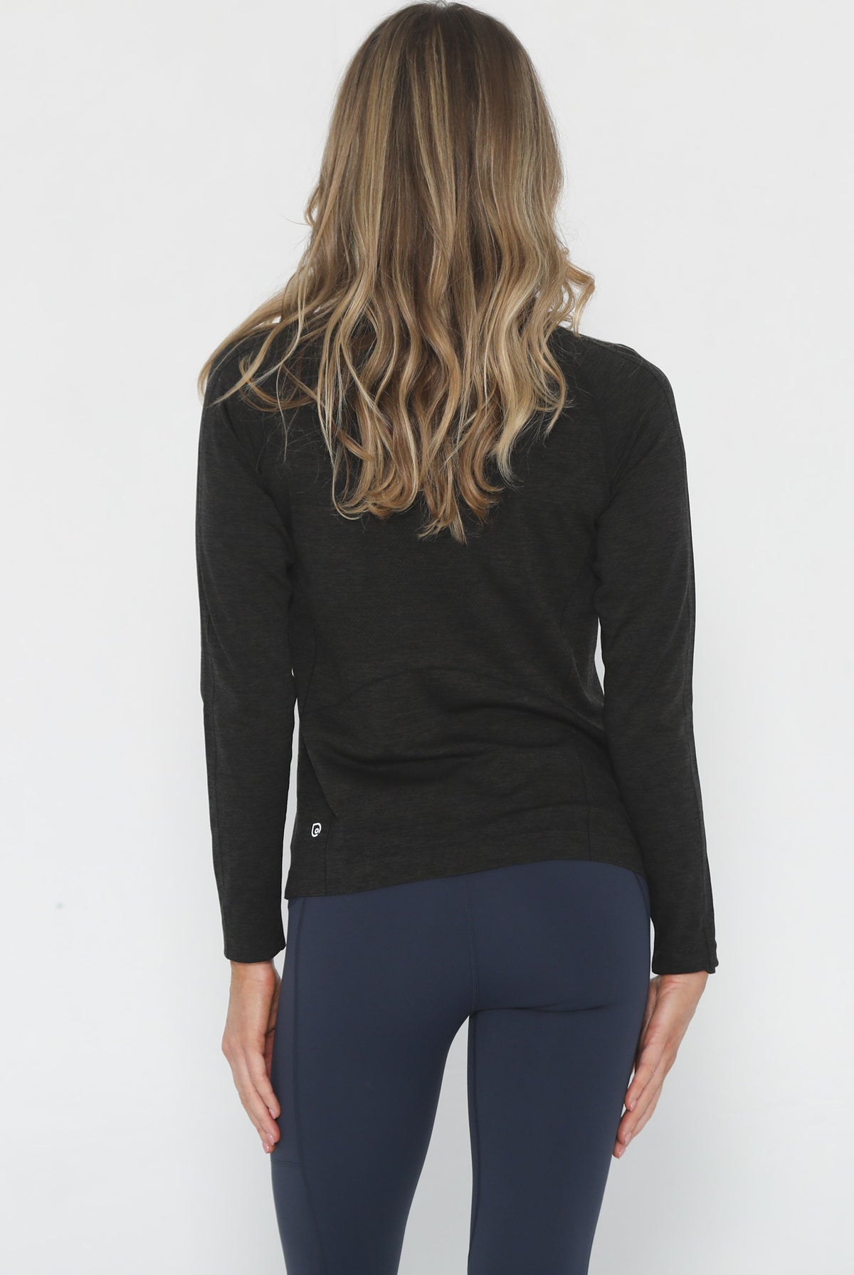 Aria seamless nursing running top long sleeve, noir, sweat and milk, back shot half body