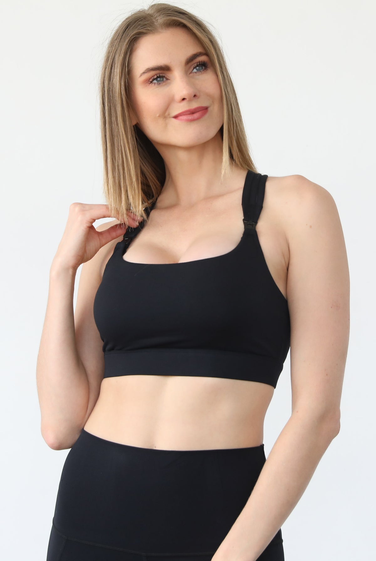 Chloe 4 running nursing and pumping sports bra, black, noir, sweat and milk