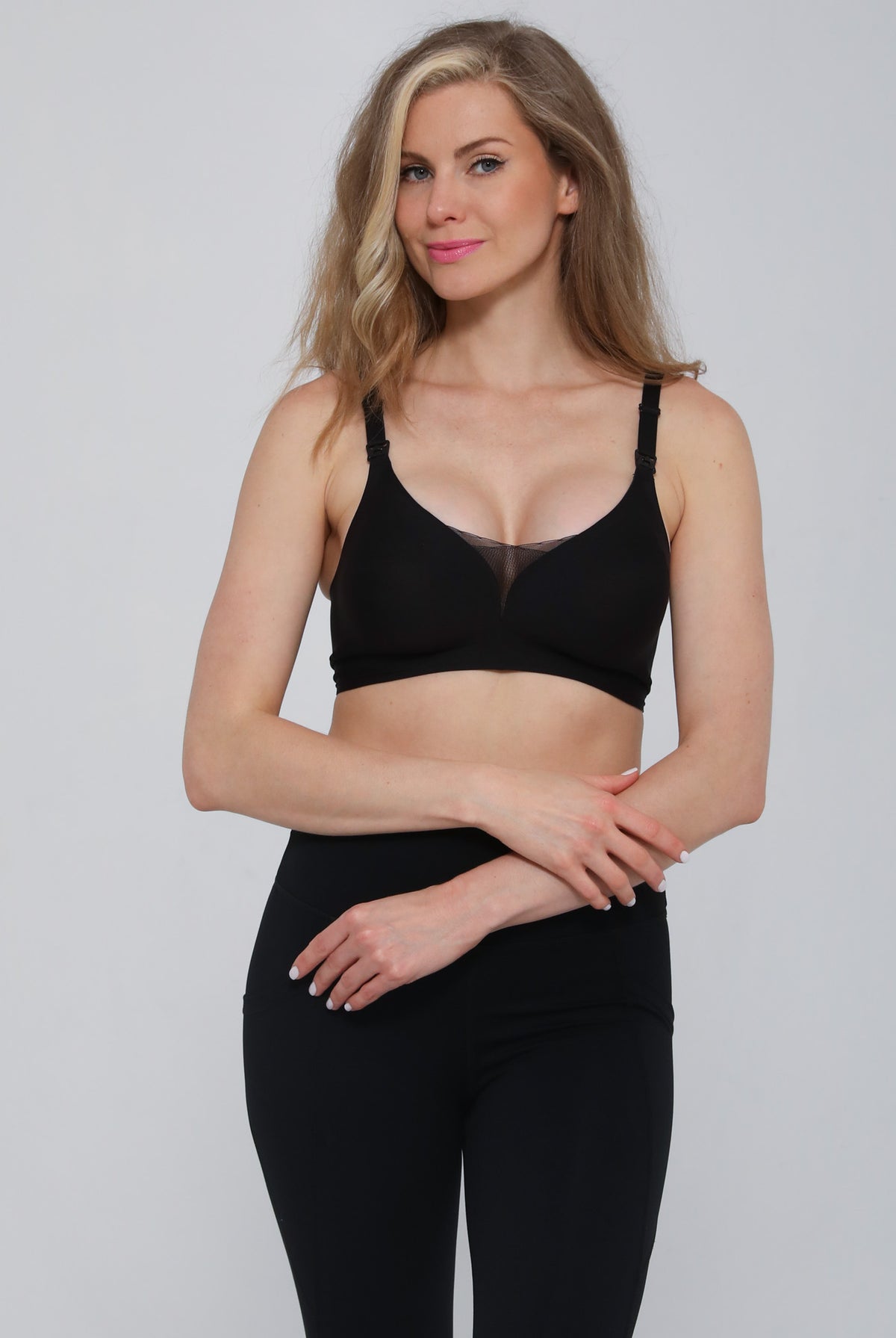 wireless nursing bra with mesh, comfortable, sweat and milk, like 2nd skin, smooth nursing bralette, front view on model