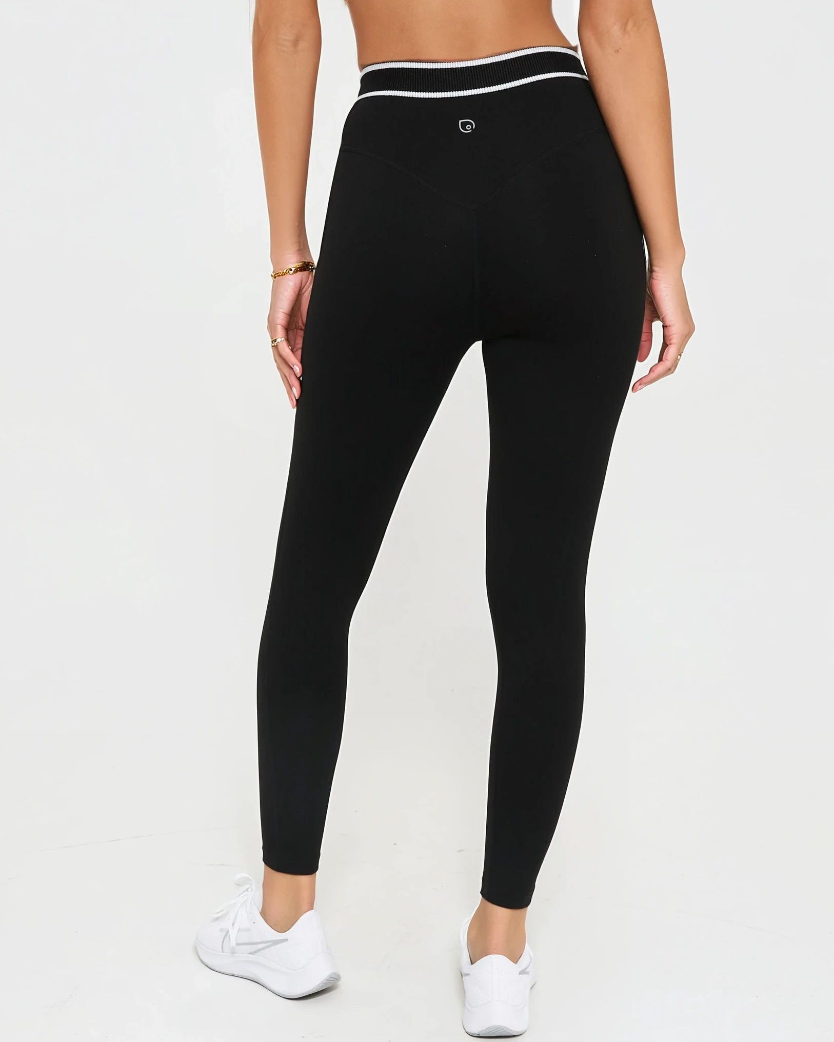 postpartum legging tummy control_back shot