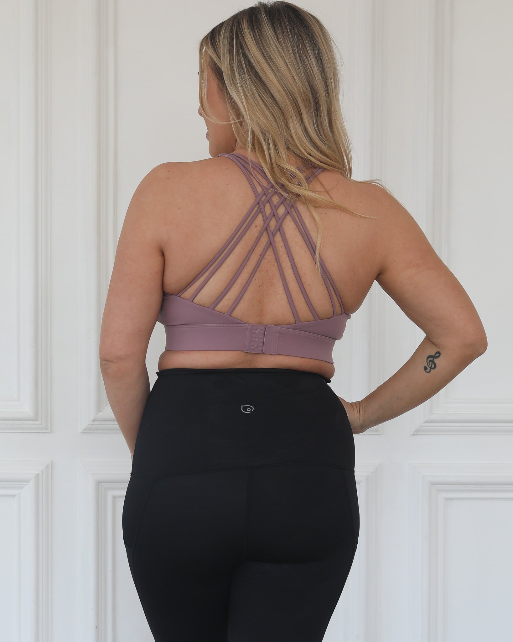 Océane exclusively hands free pumping sports bra,Nursing sports Bra, strappy back, adjustable shoulder straps, adjustable back closure, Sweat and Milk