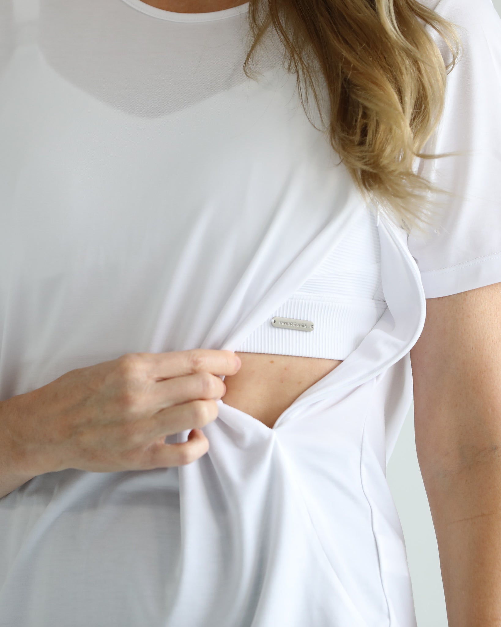 Harper nursing Tee with zippers, loose fit, sweat and milk