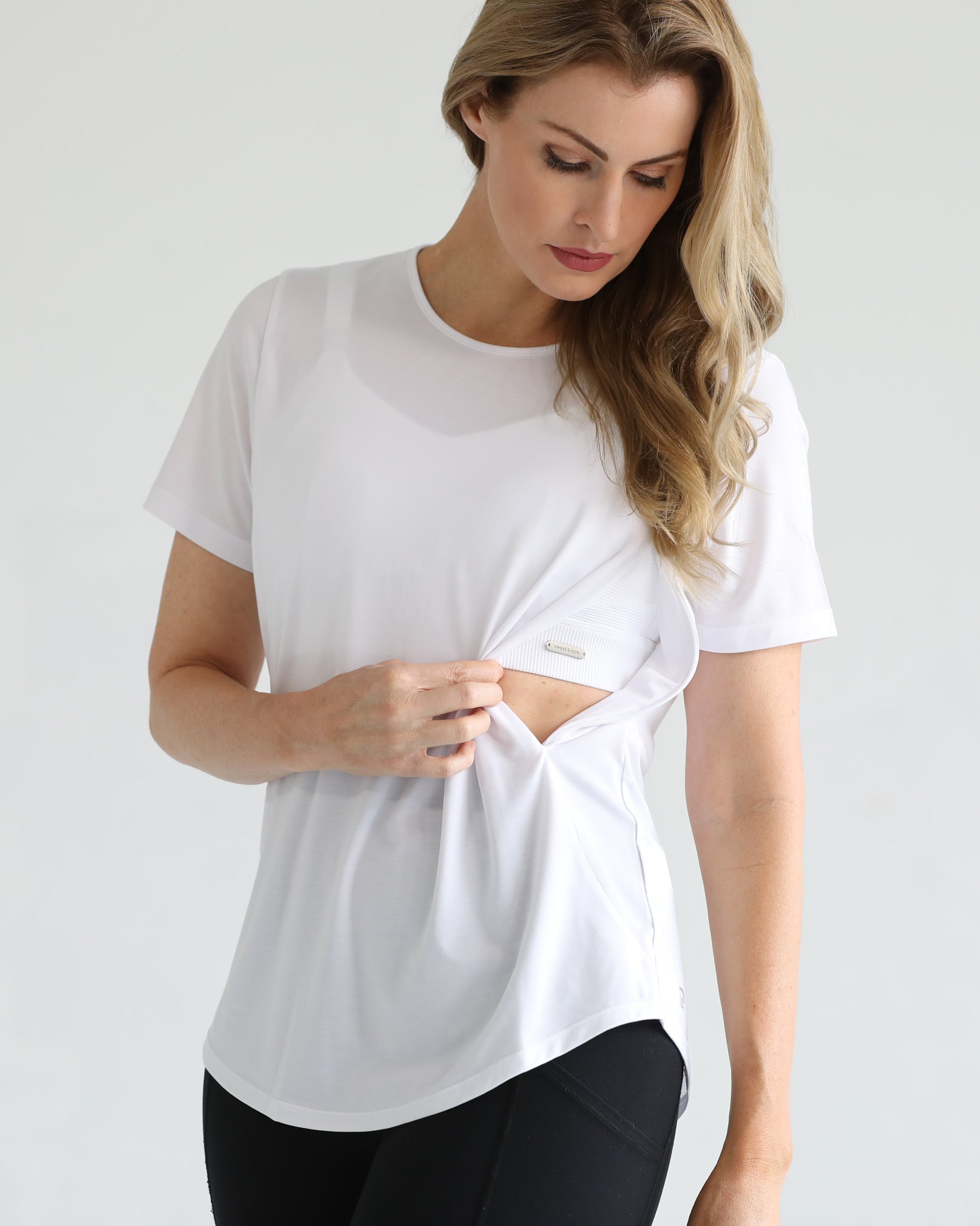 Harper nursing Tee with zippers, loose fit, sweat and milk
