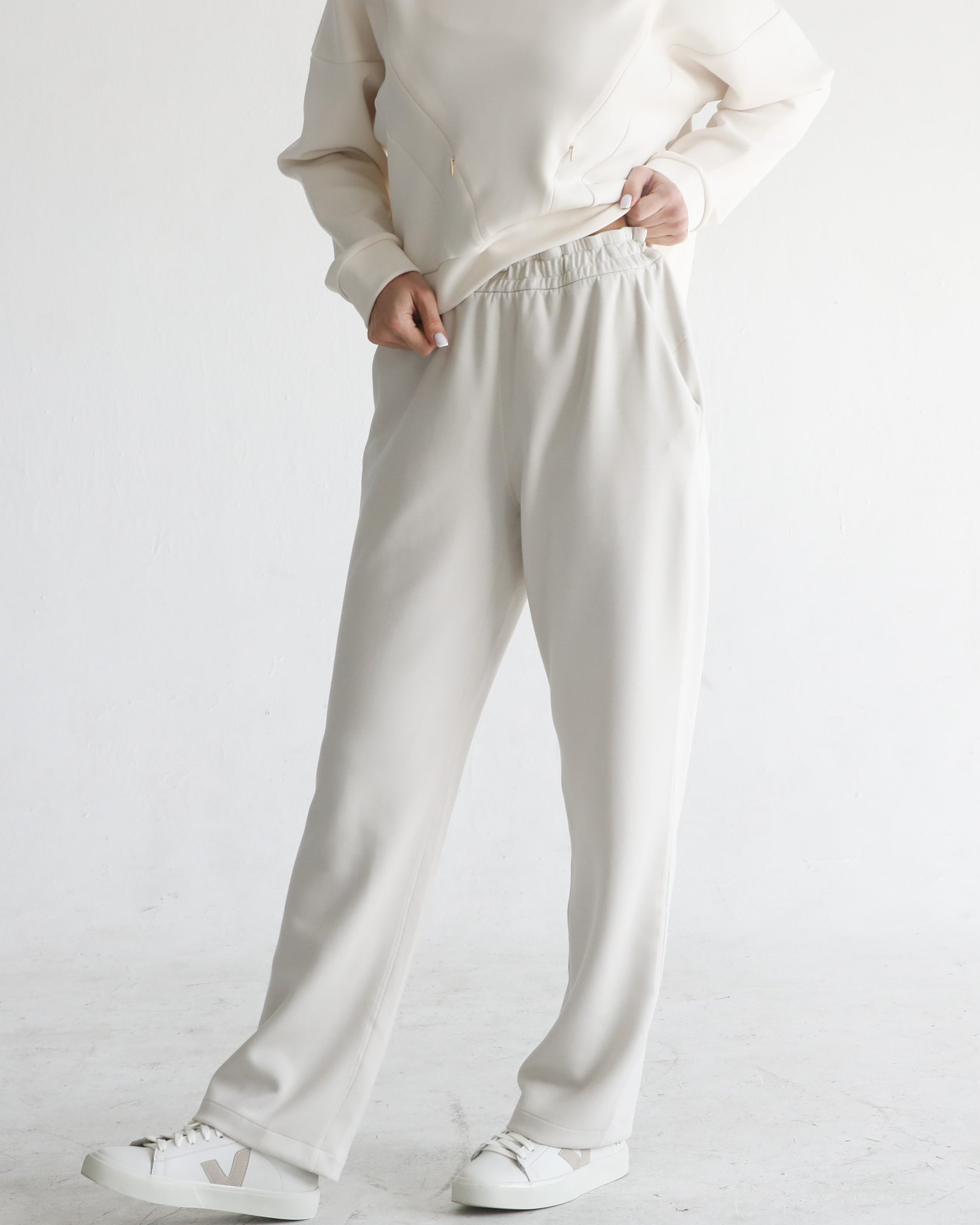 wide legged pants, sweat and milk