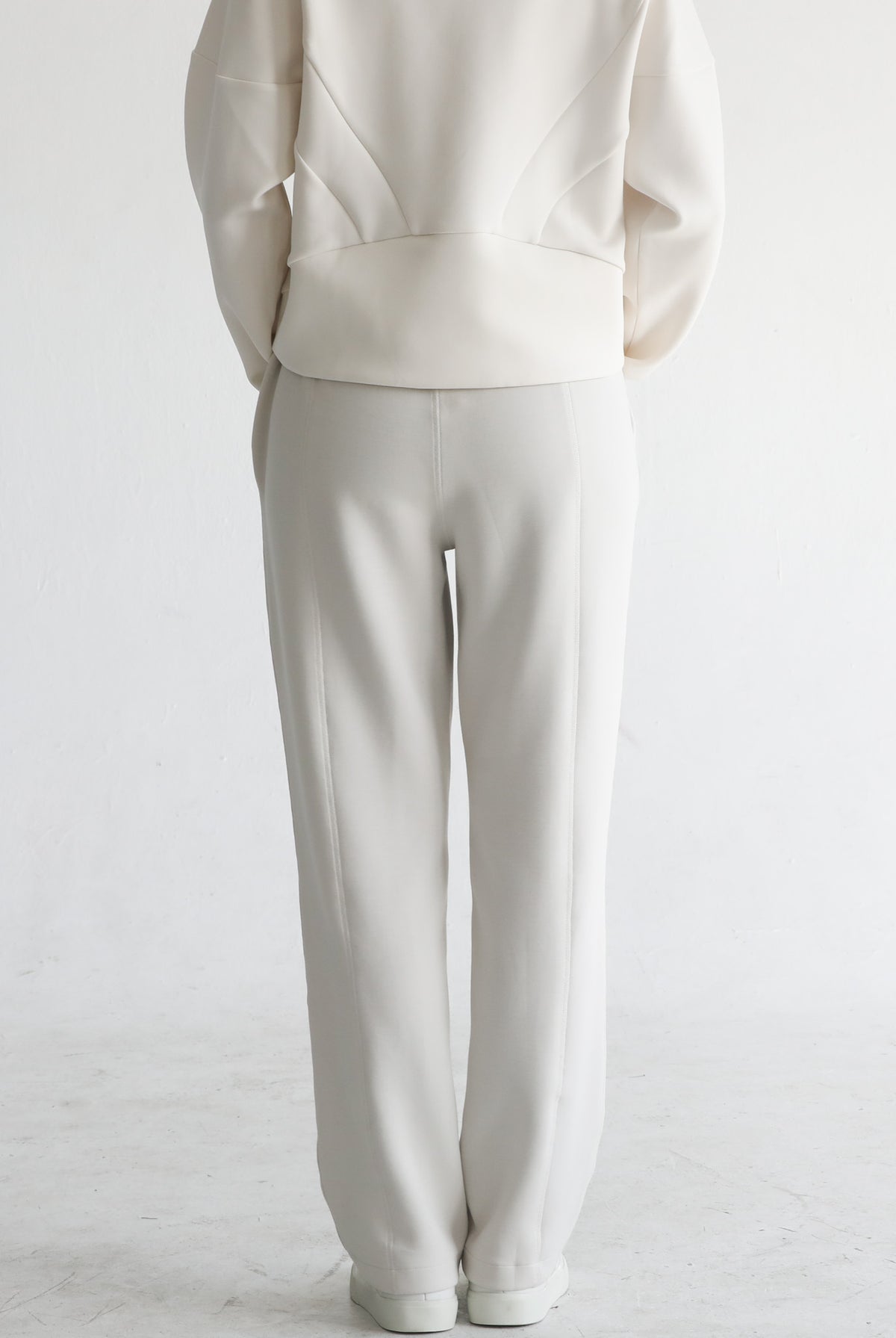 wide legged pants, sweat and milk
