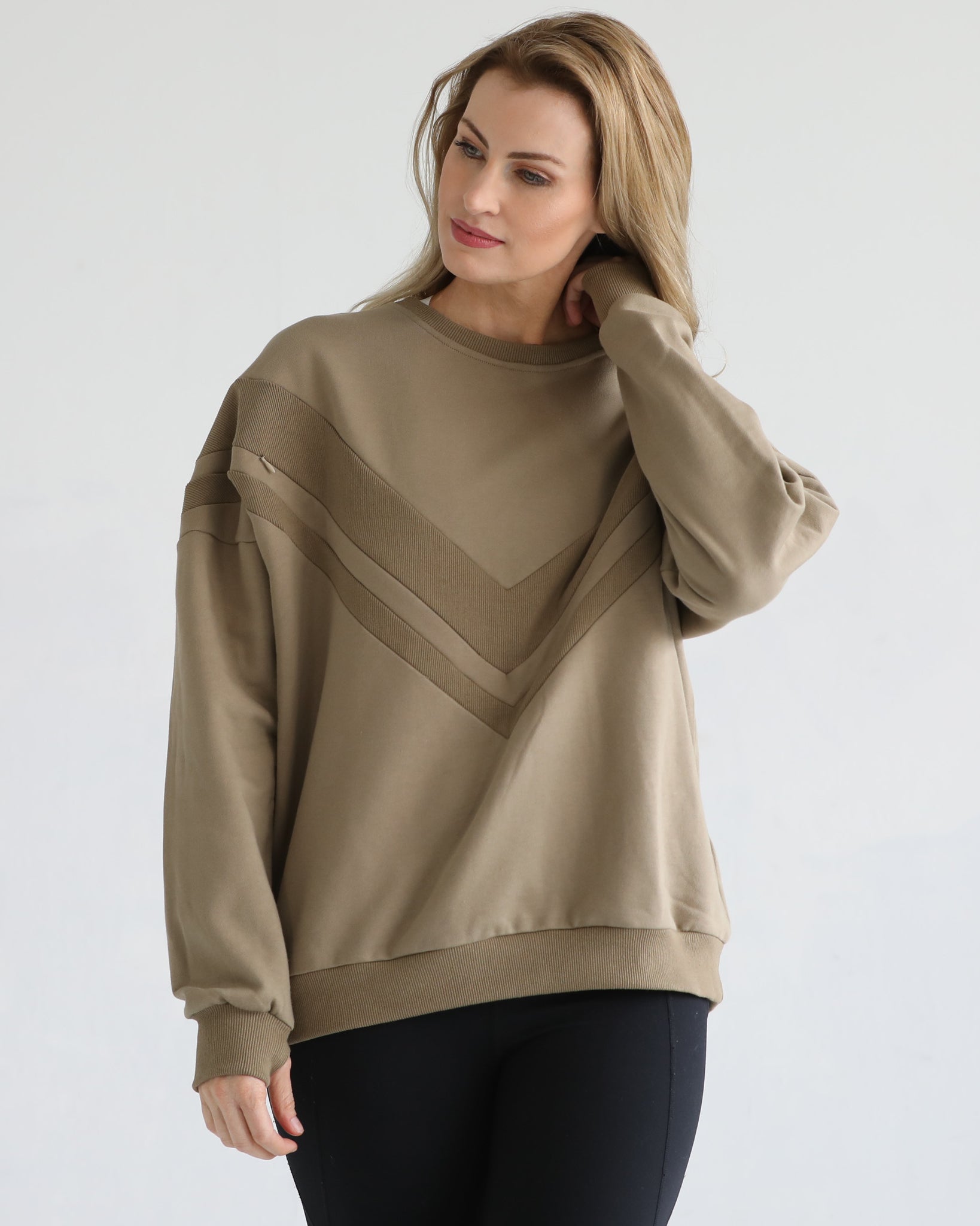 Oversized nursing sweatshirt with zippers, sweat and milk