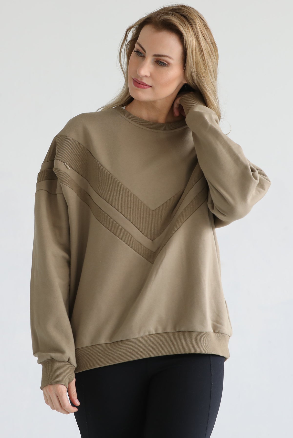 Oversized nursing sweatshirt with zippers, sweat and milk