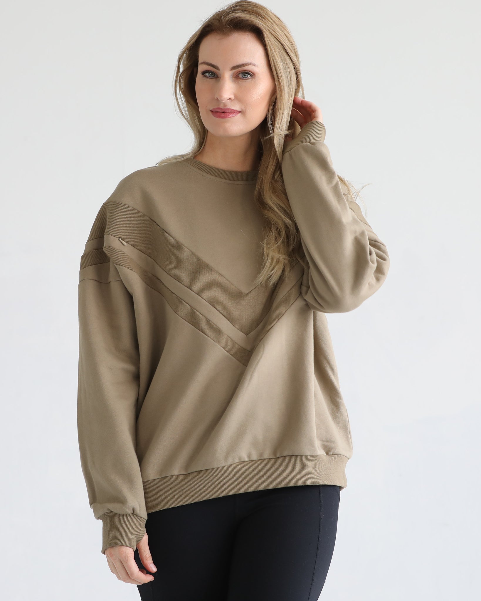 Oversized nursing sweatshirt with zippers, sweat and milk
