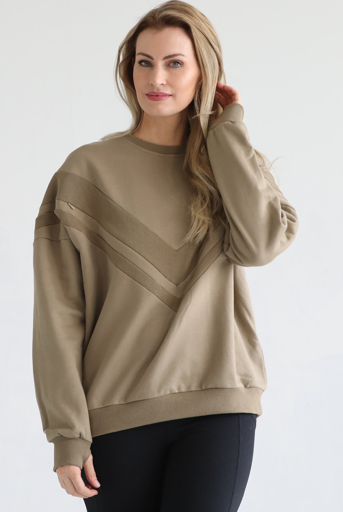 Oversized nursing sweatshirt with zippers, sweat and milk
