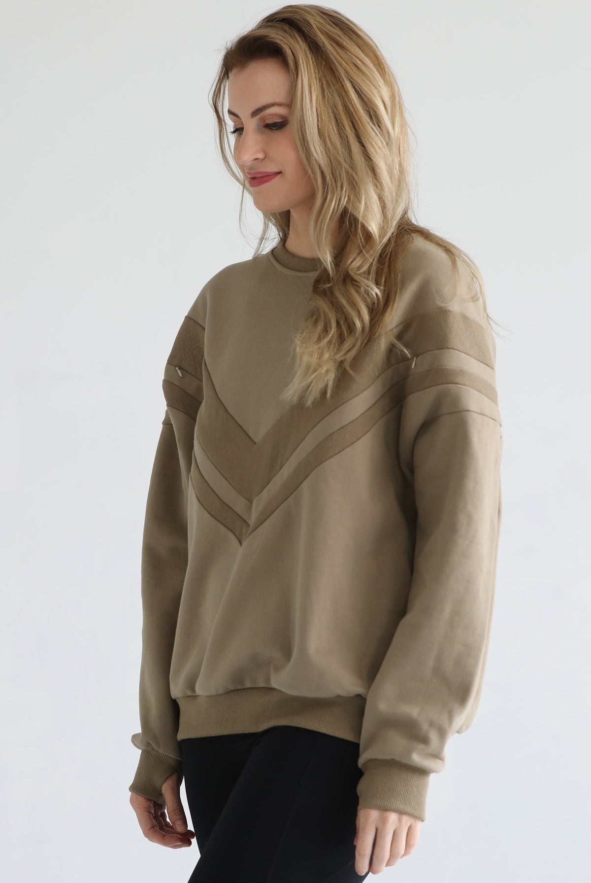 Oversized nursing sweatshirt with zippers, sweat and milk