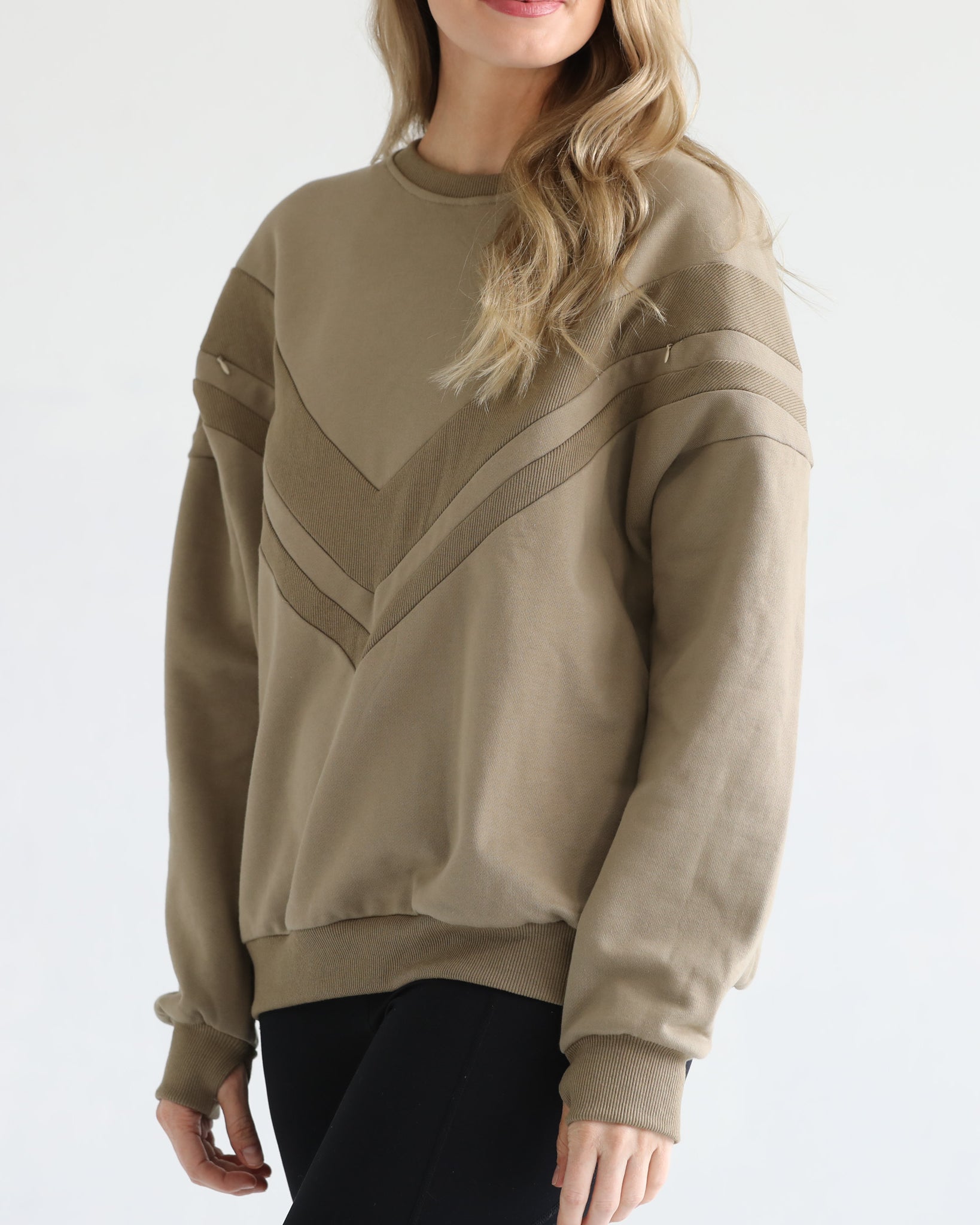 Oversized nursing sweatshirt with zippers, sweat and milk