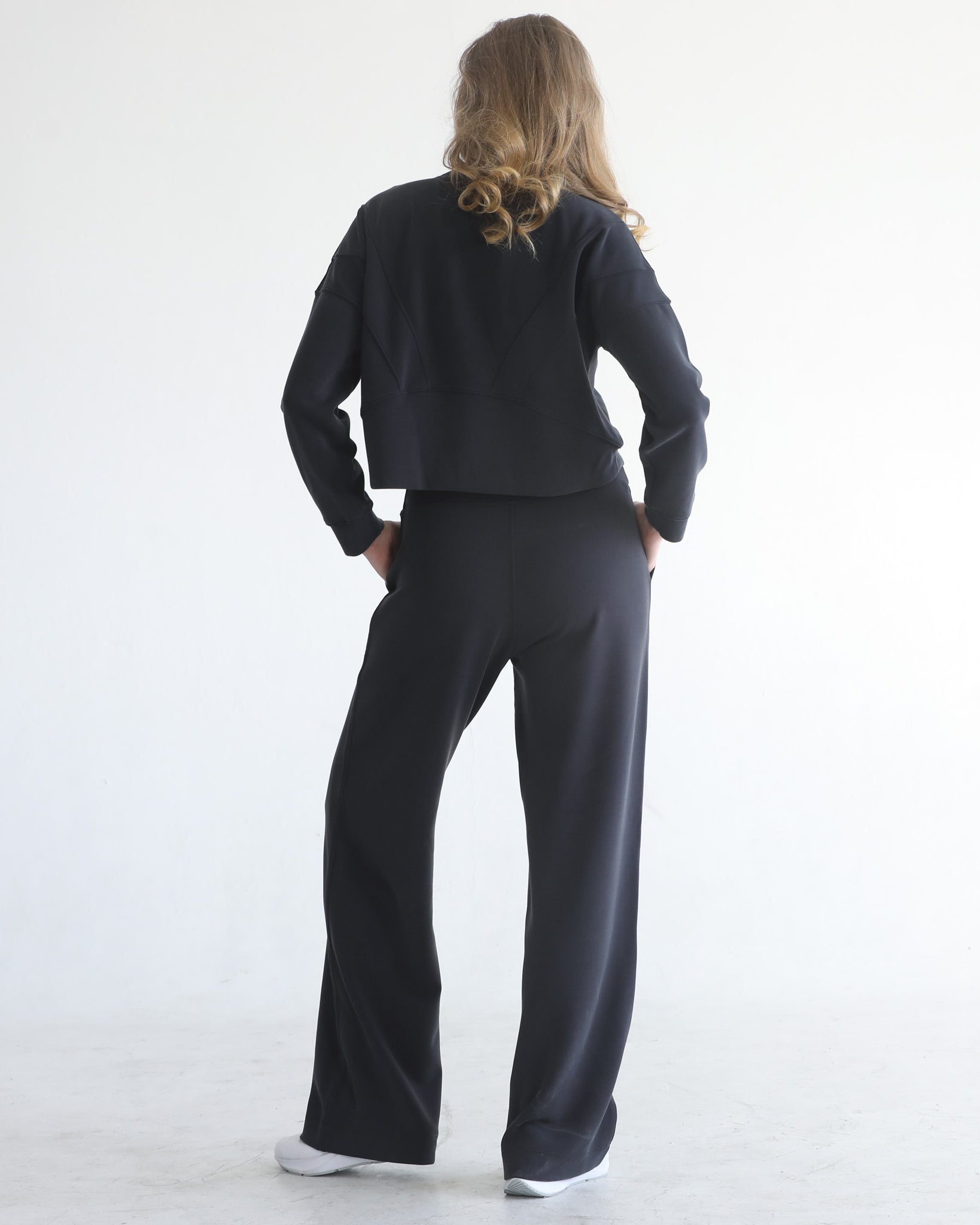 Wide legged pants, Sweat and Milk