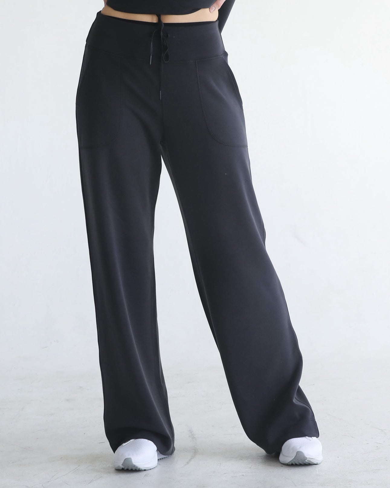 Wide legged pants, Sweat and Milk