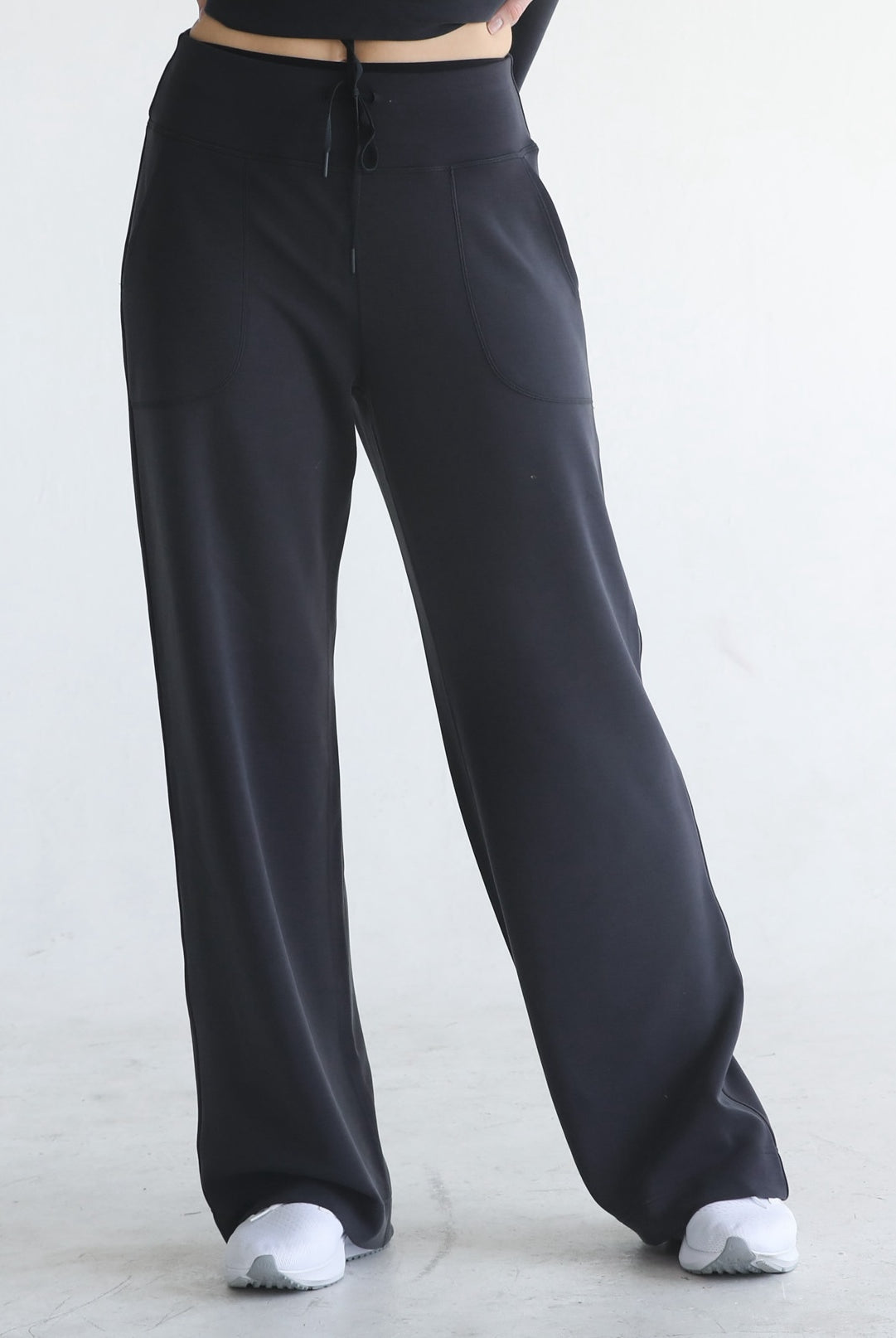 Wide legged pants, Sweat and Milk