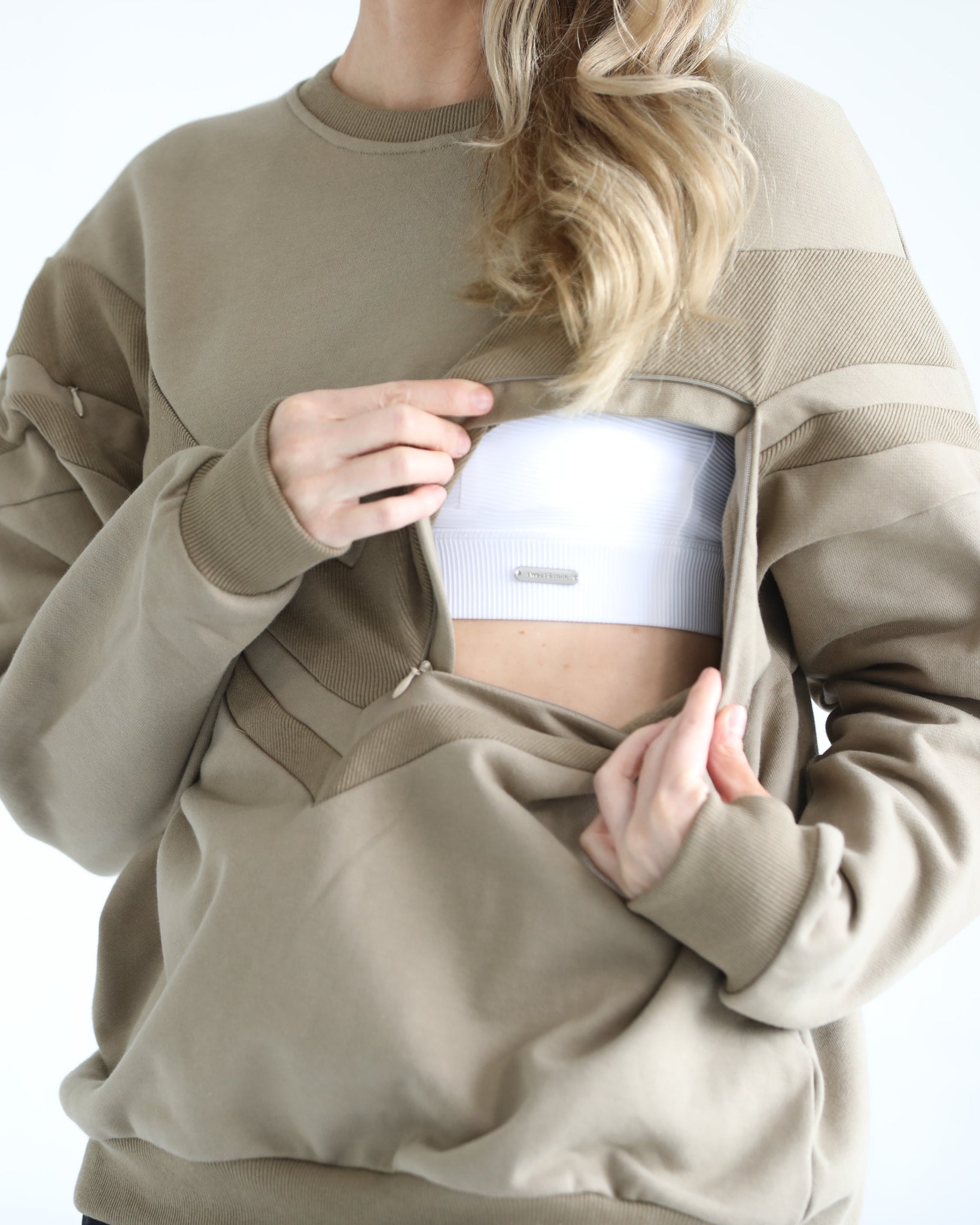 Oversized nursing sweatshirt with zippers, sweat and milk