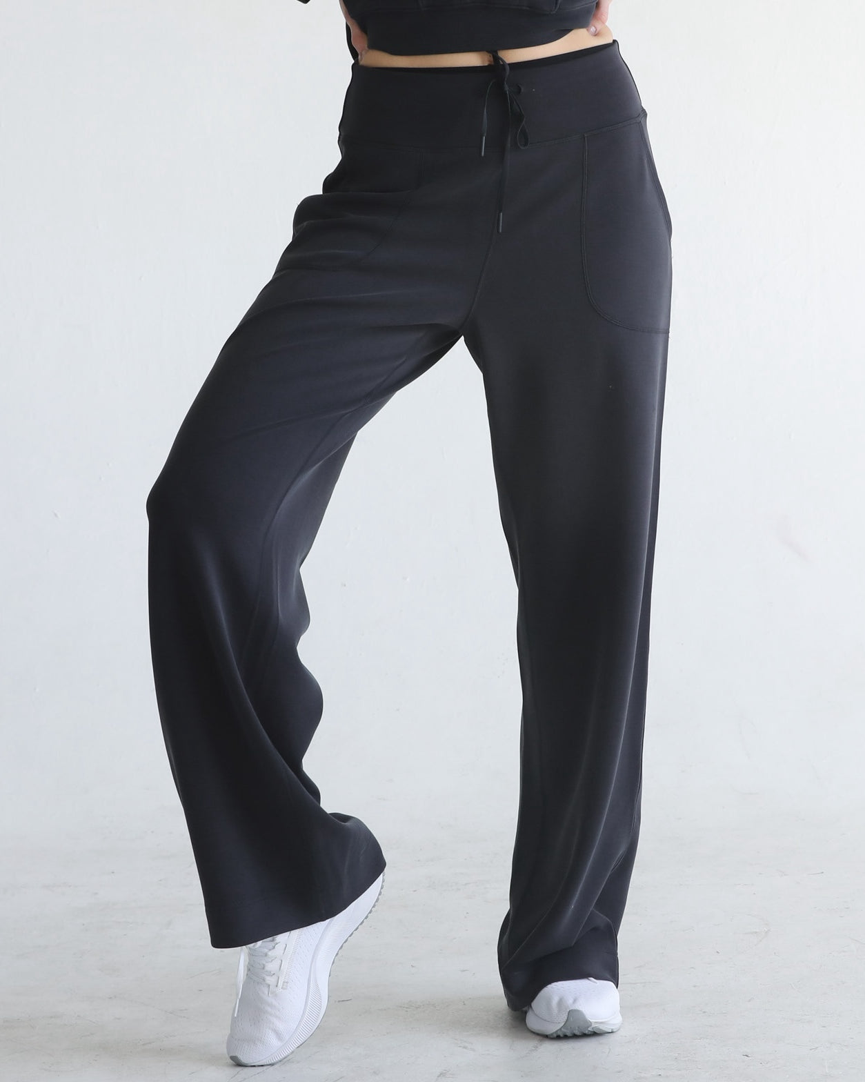 Wide legged pants, Sweat and Milk