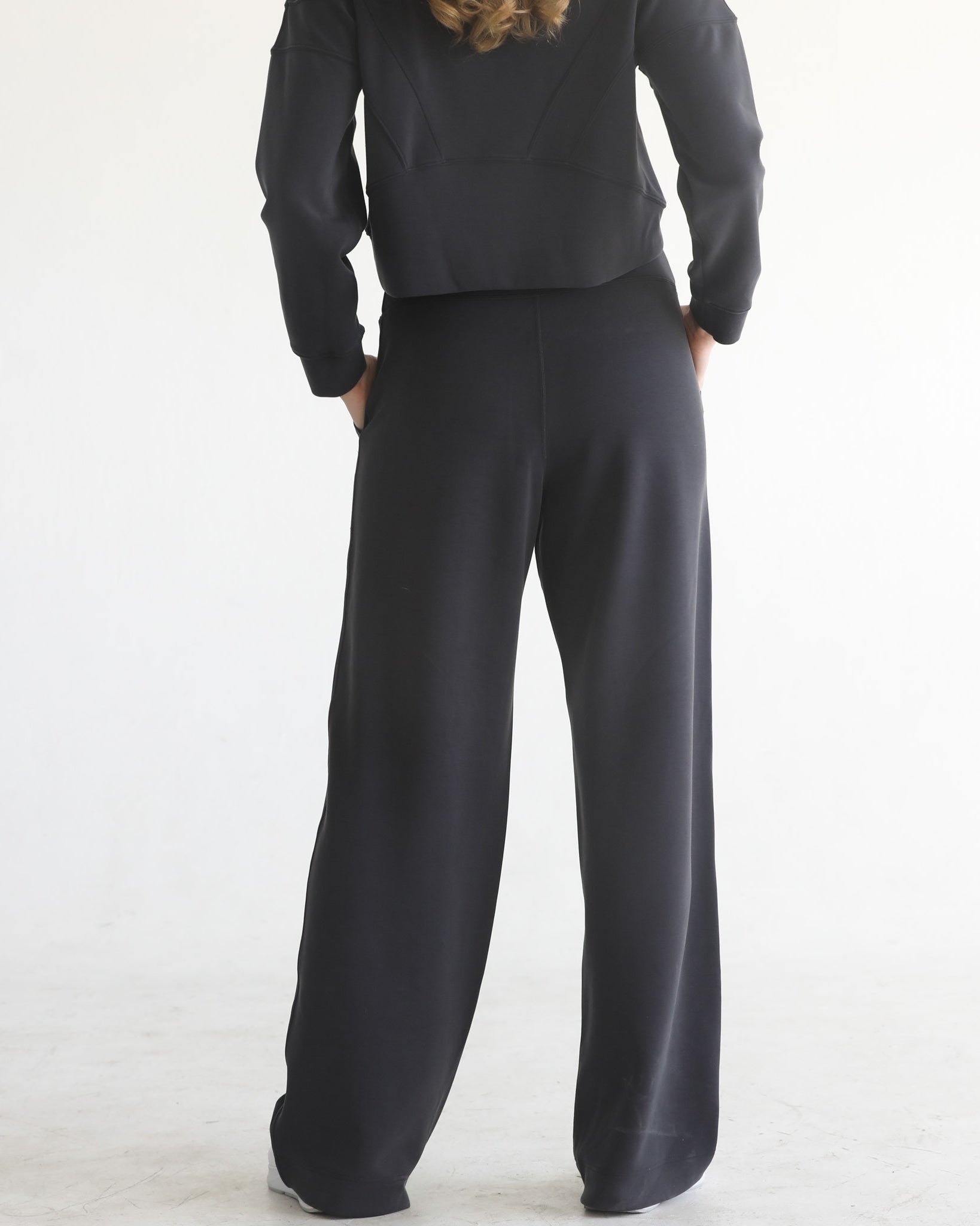 Wide legged pants, Sweat and Milk