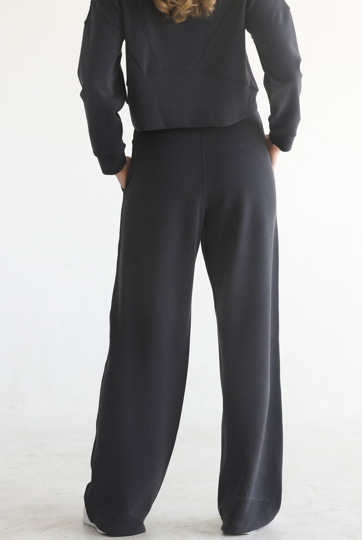 Wide legged pants, Sweat and Milk