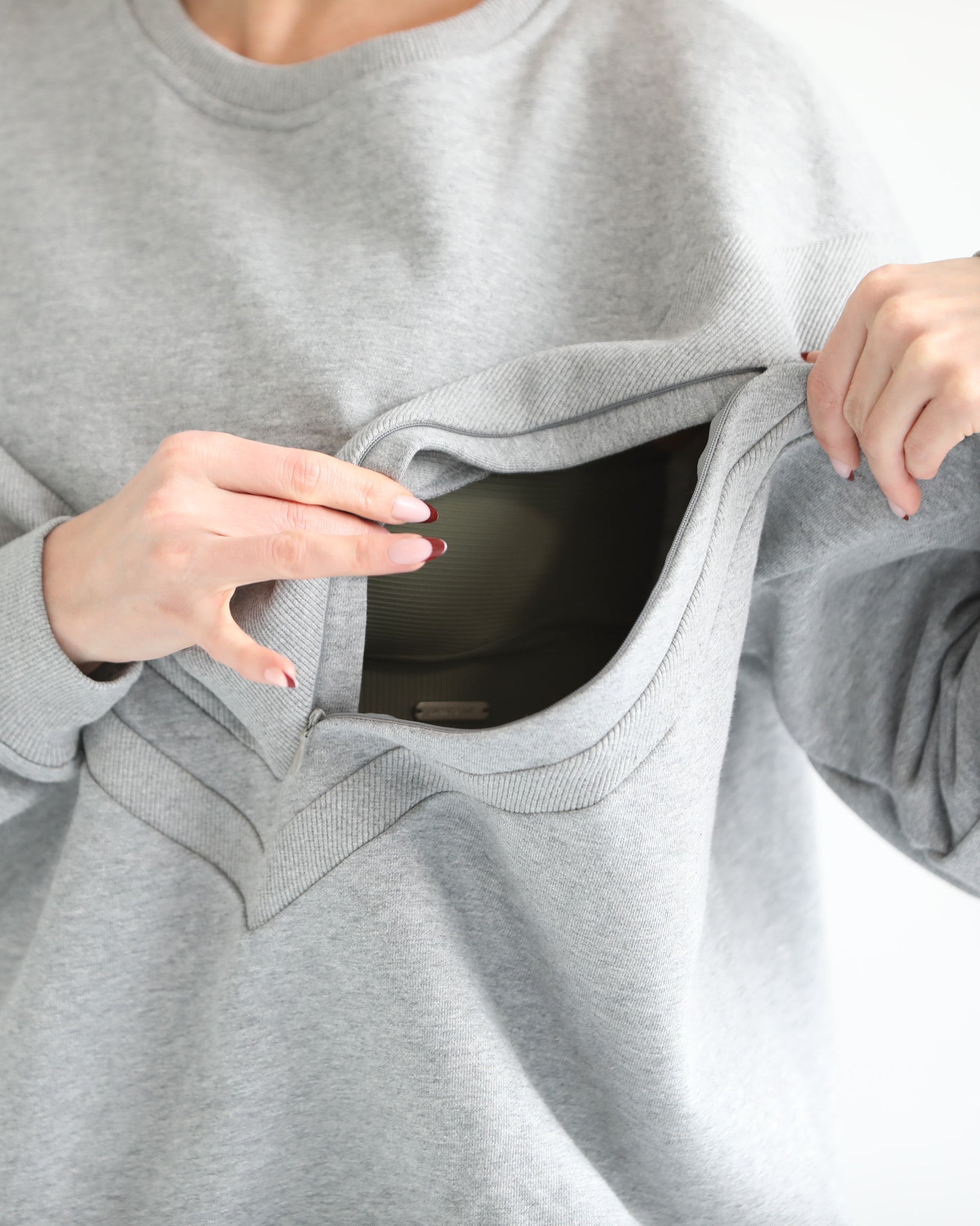 Oversized nursing pregnancy sweatshirt with zippers, sweat and milk