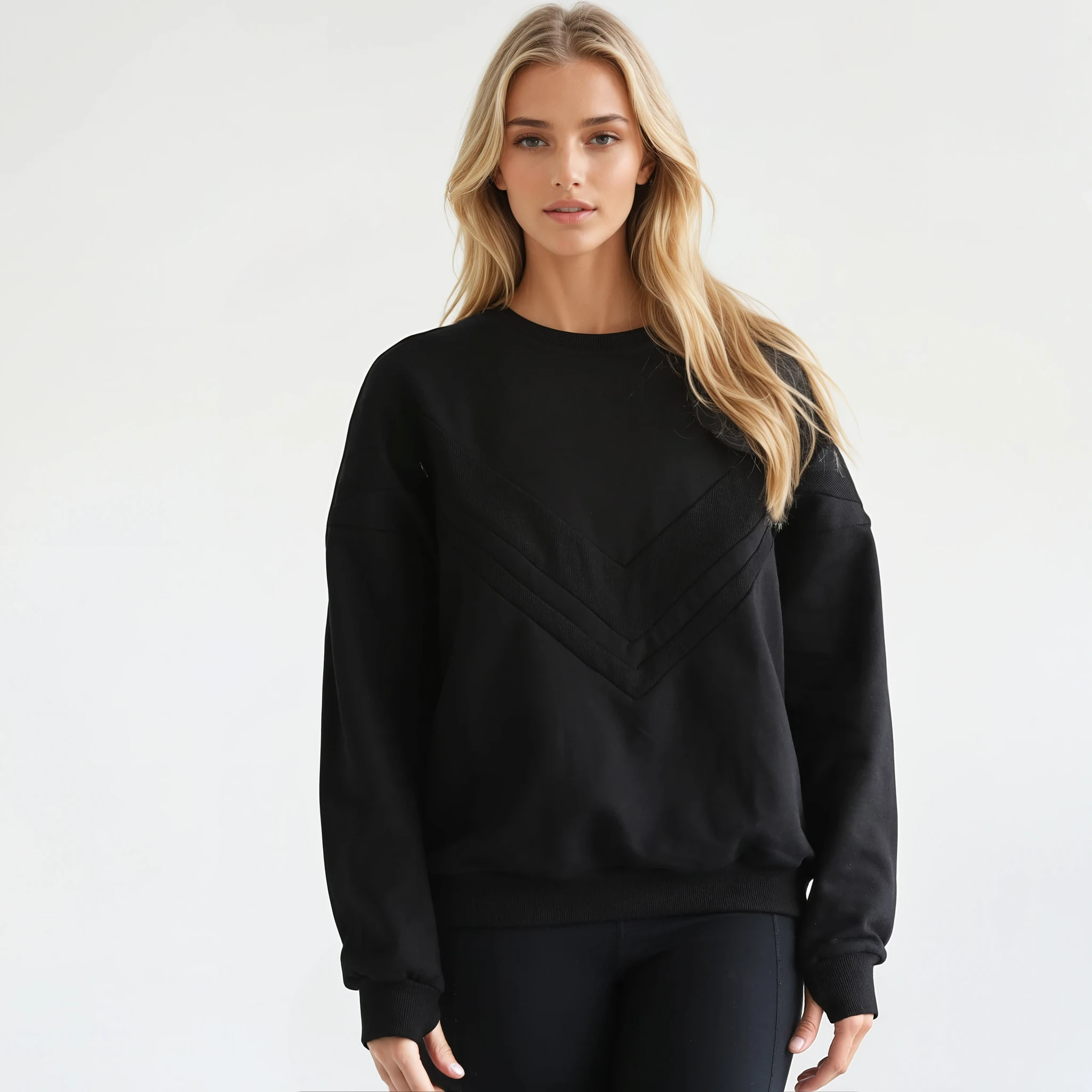 Isabella oversized nursing sweatshirt in organic cotton, front short on a model, sweat and milk
