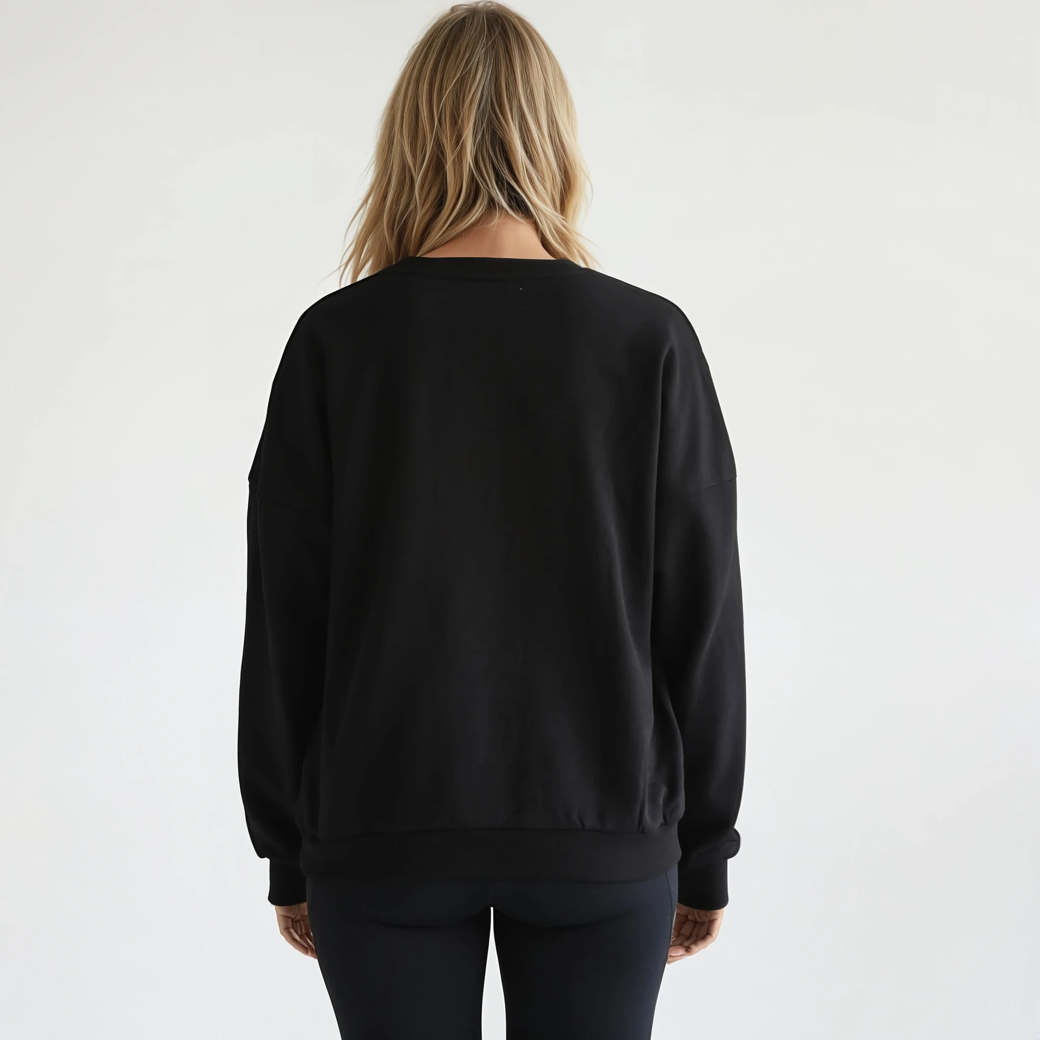 Isabella oversized nursing sweatshirt in organic cotton, back short on a model, sweat and milk