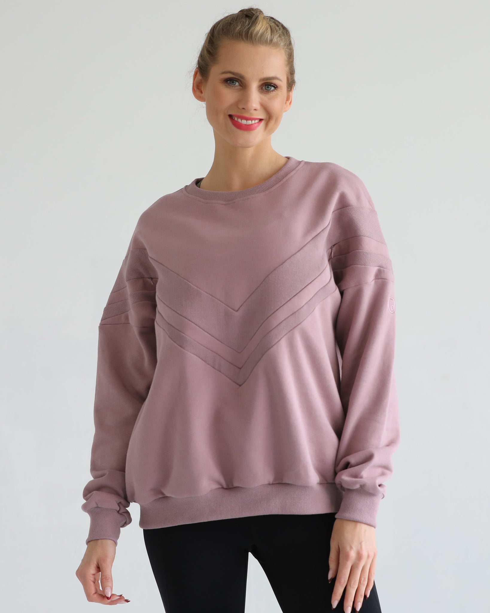 Oversized nursing pregnancy sweatshirt with zippers, sweat and milk
