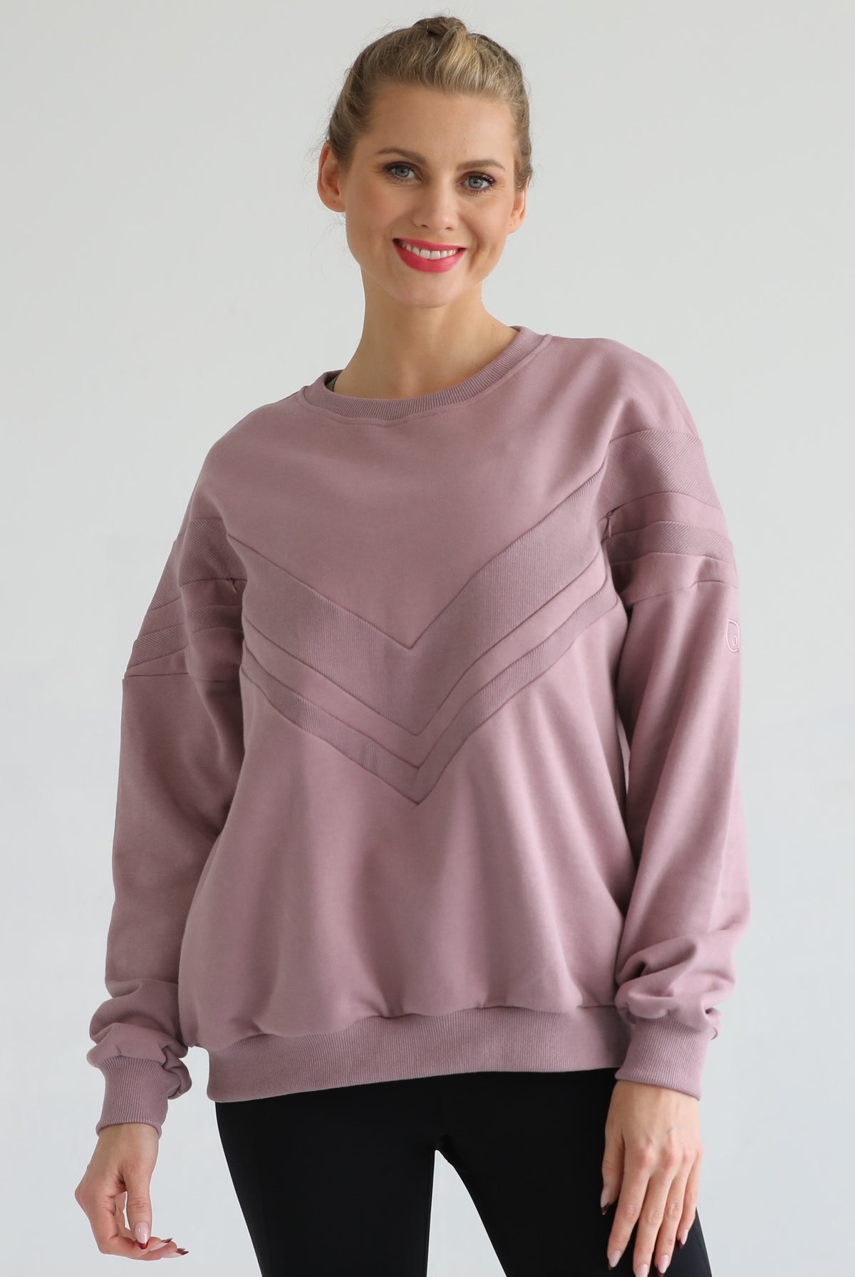 Oversized nursing pregnancy sweatshirt with zippers, sweat and milk