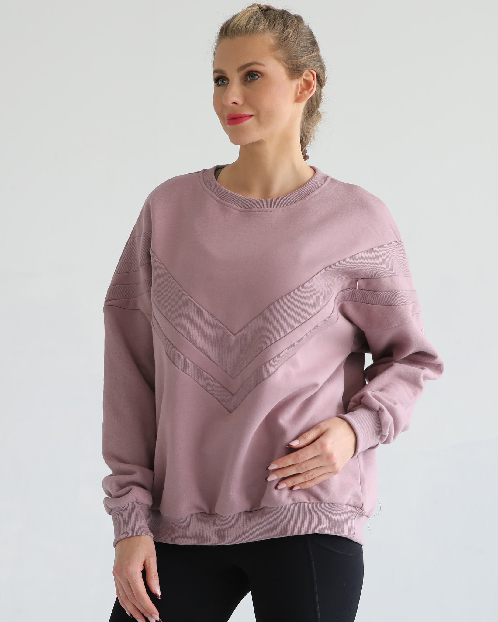 Oversized nursing pregnancy sweatshirt with zippers, sweat and milk