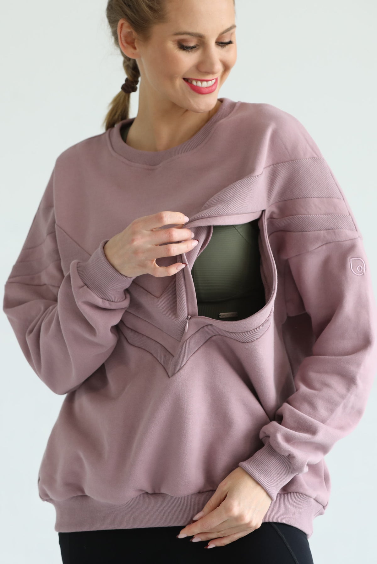 Oversized nursing pregnancy sweatshirt with zippers, sweat and milk