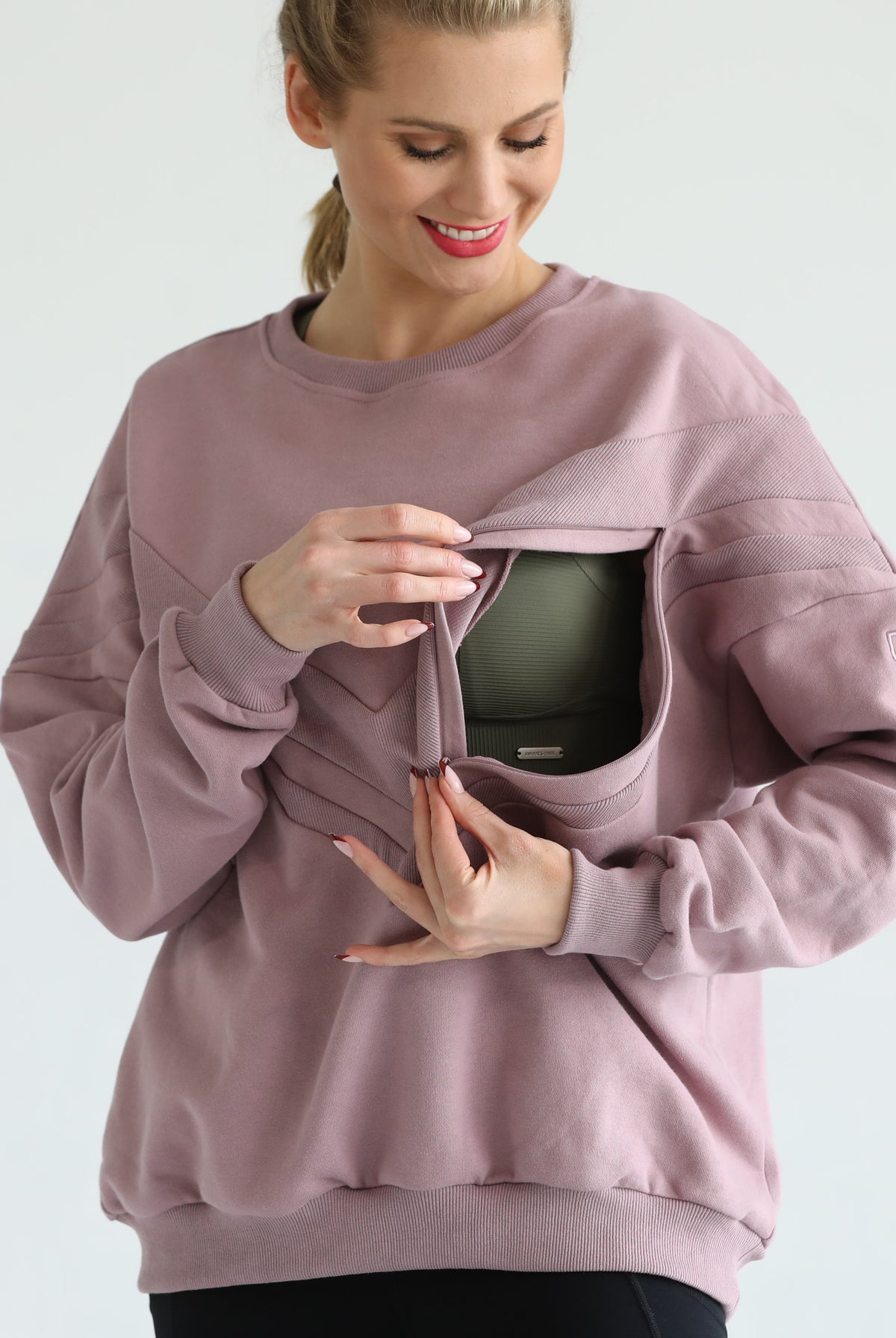 Oversized nursing pregnancy sweatshirt with zippers, sweat and milk