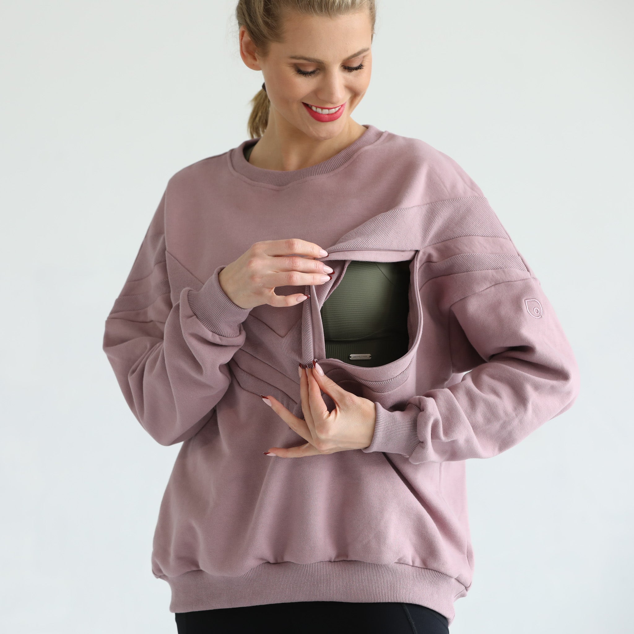 Oversized nursing pregnancy sweatshirt with zippers, sweat and milk