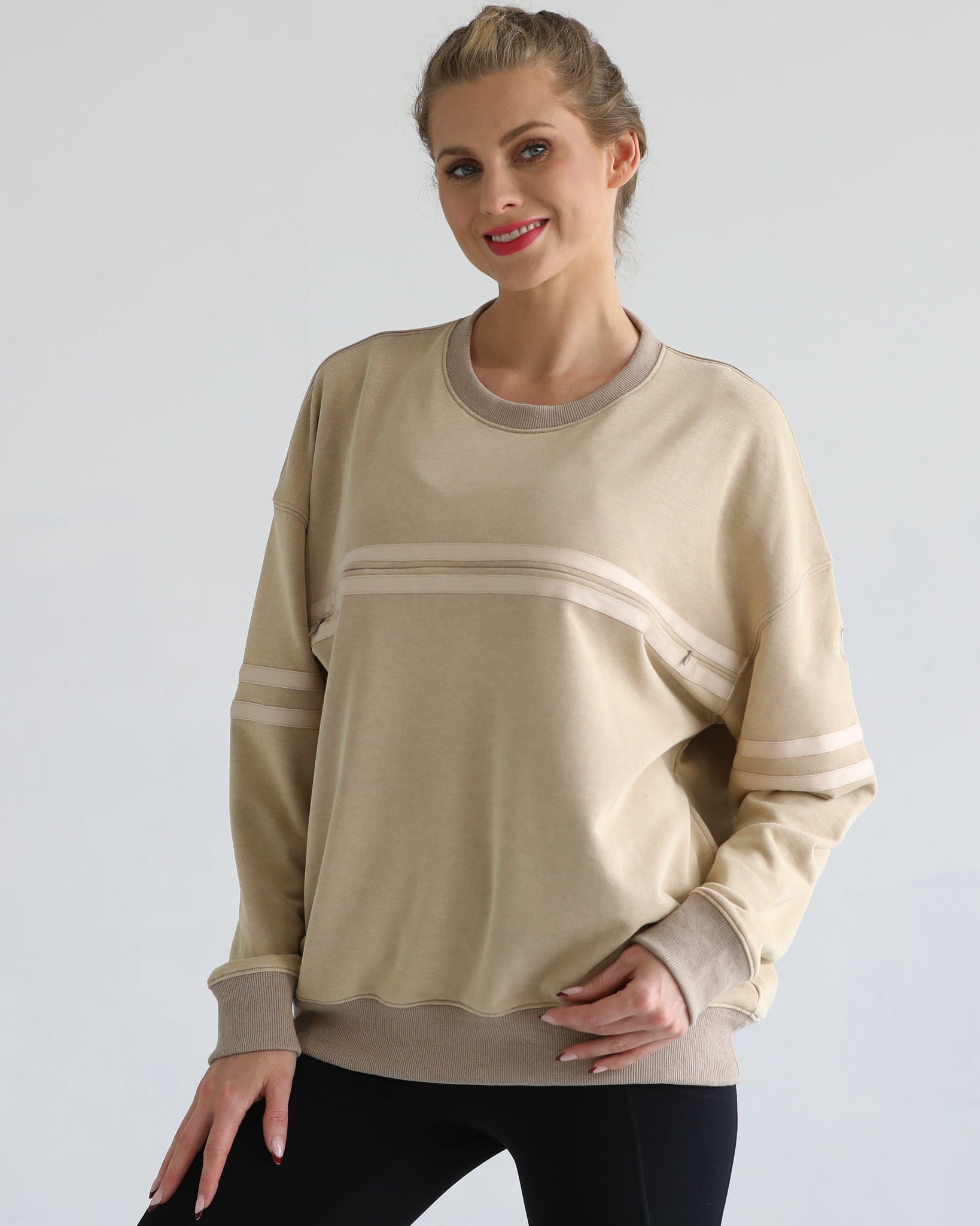 Sloucy oversized nursing sweatshirt with zippers and pockets, sweat and milk