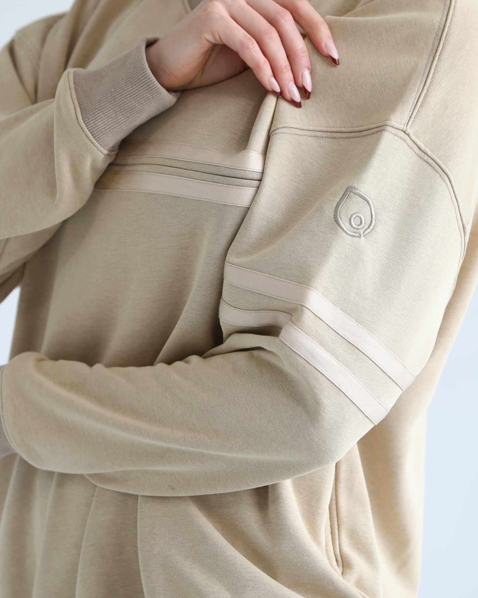 Sloucy oversized nursing sweatshirt with zippers and pockets, sweat and milk