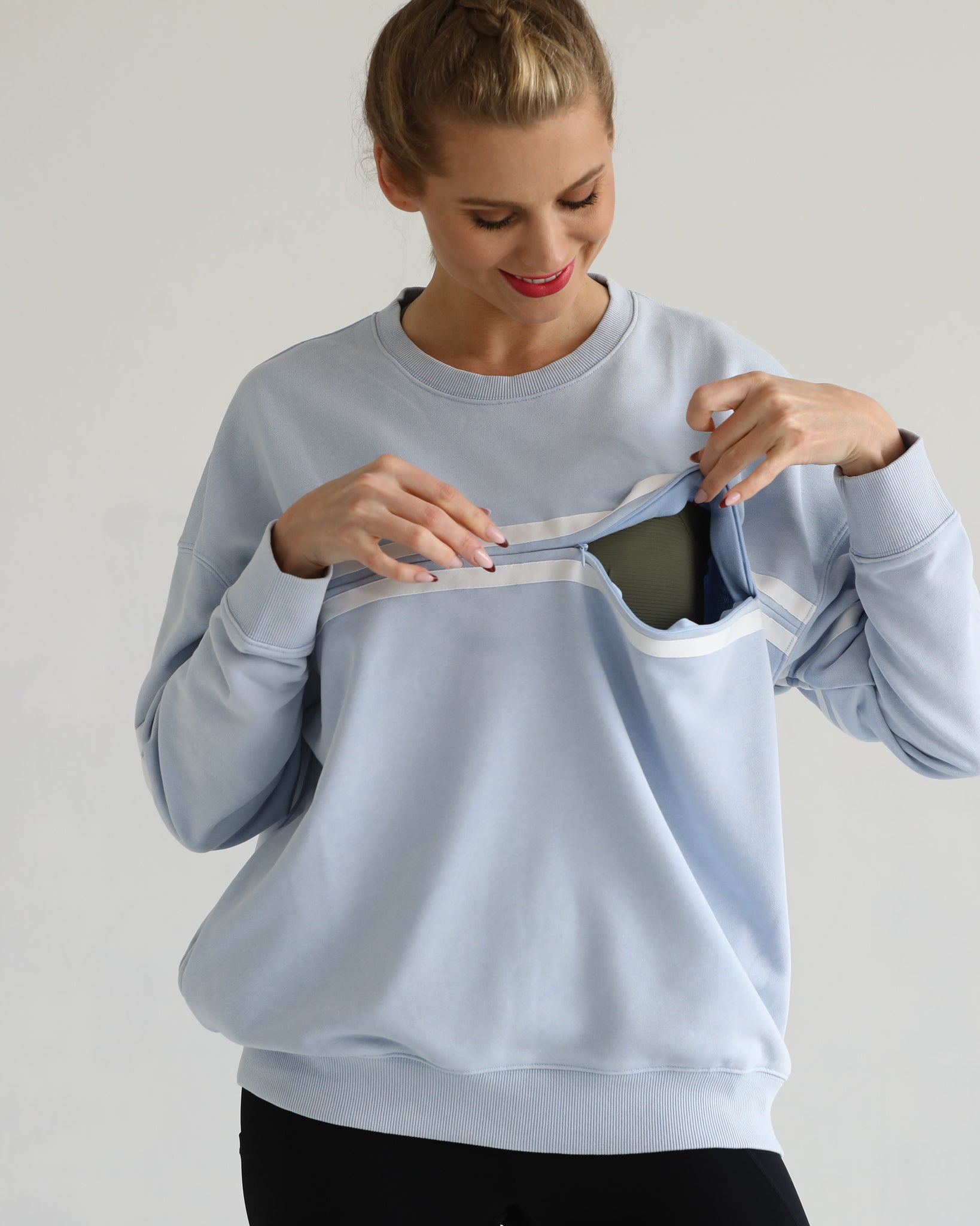 Sloucy oversized nursing sweatshirt with zippers and pockets, sweat and milk