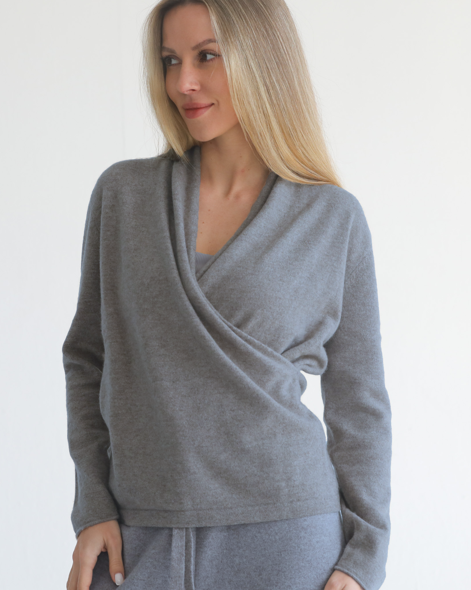 Cashmere wrap sweater for nursing, sweat and milk, side shot