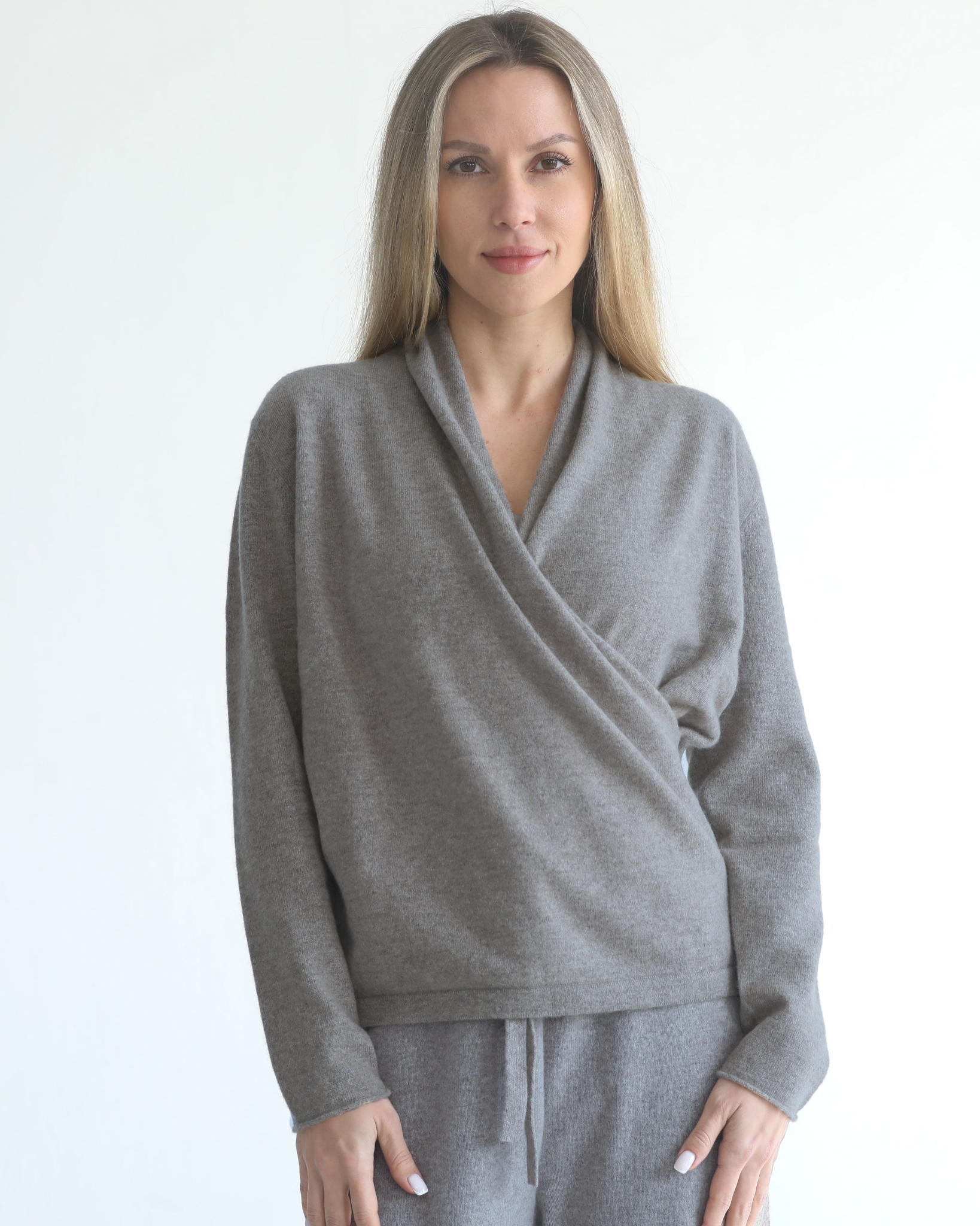Cashmere wrap sweater for nursing, sweat and milk, front shot