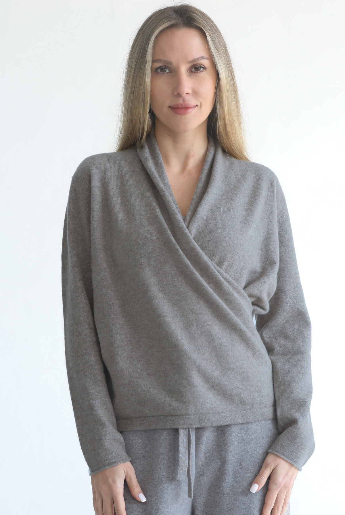 Cashmere wrap sweater for nursing, sweat and milk, front shot