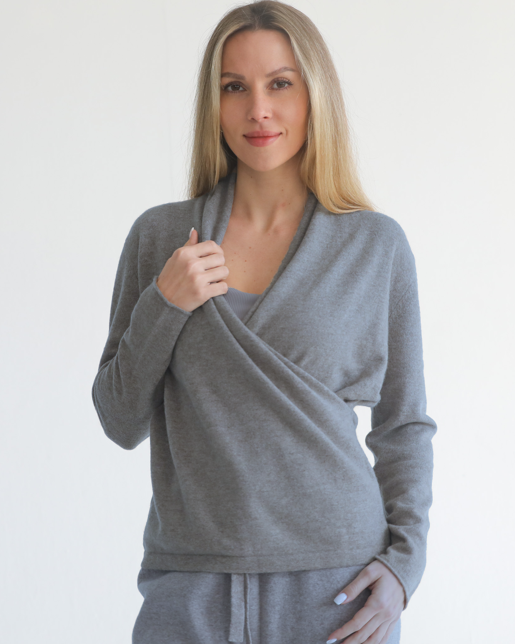 Cashmere wrap sweater for nursing, sweat and milk, front shot