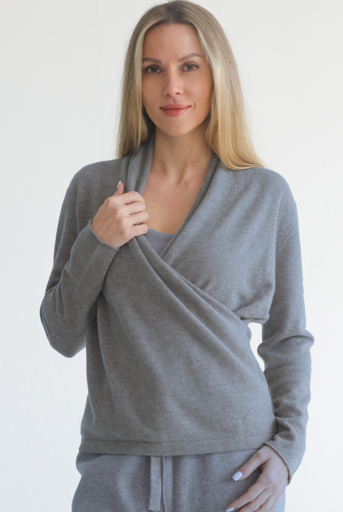 Cashmere wrap sweater for nursing, sweat and milk, front shot
