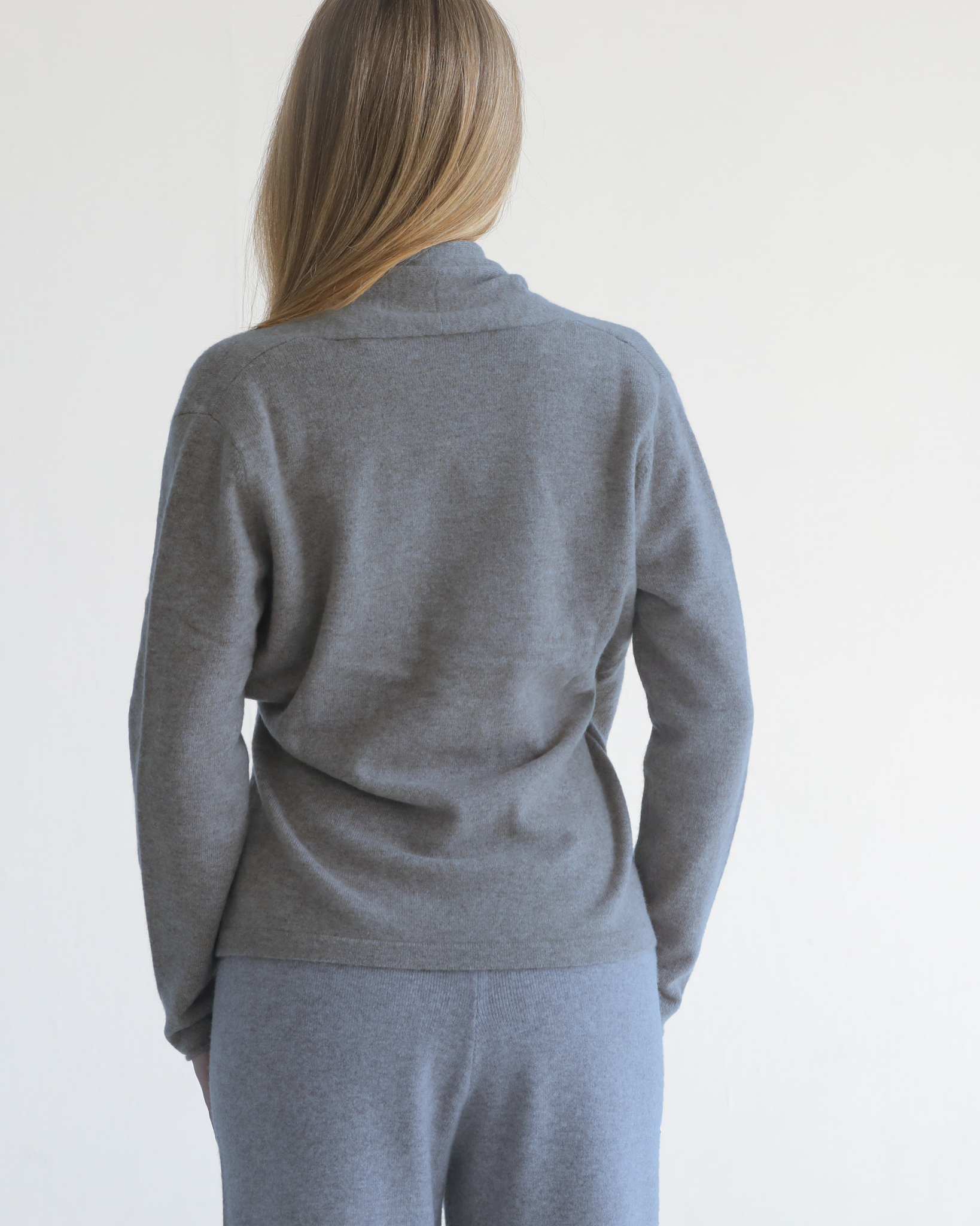 Cashmere wrap sweater for nursing, sweat and milk, back shot