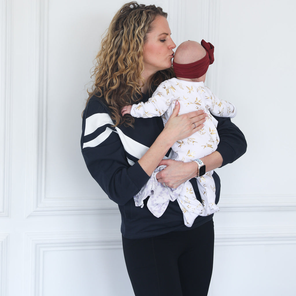 Organic cotton oversized nursing and maternity hoodie, invisible zipper, sweat and milk