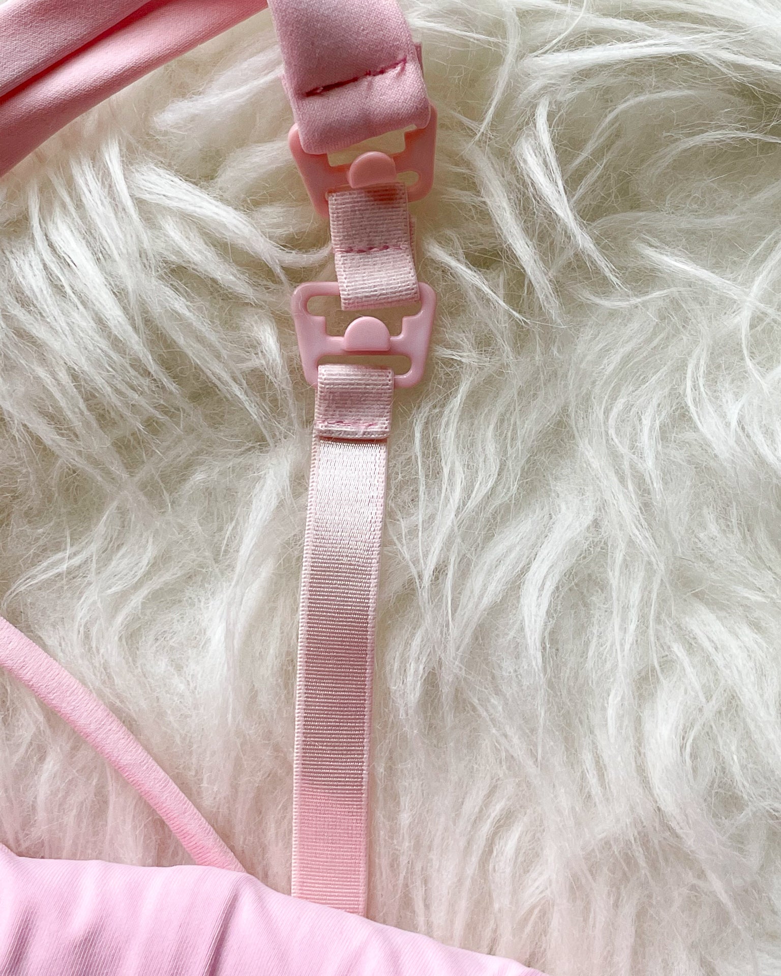 Océane 4 Nursing sports Bra, hands free pumping, blush, strappy back, adjustable, big chested, supportive