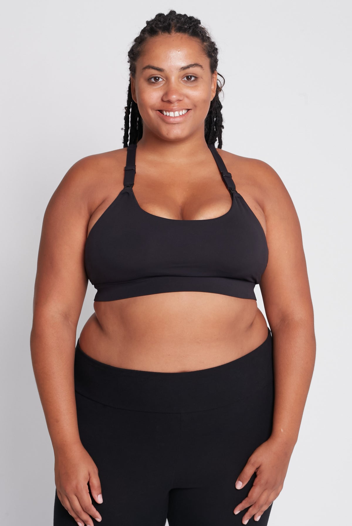 Océane 3 Nursing sports Bra, medium impact, hands free pumping, black, strappy back, adjustable back closure, black - Sweat and Milk