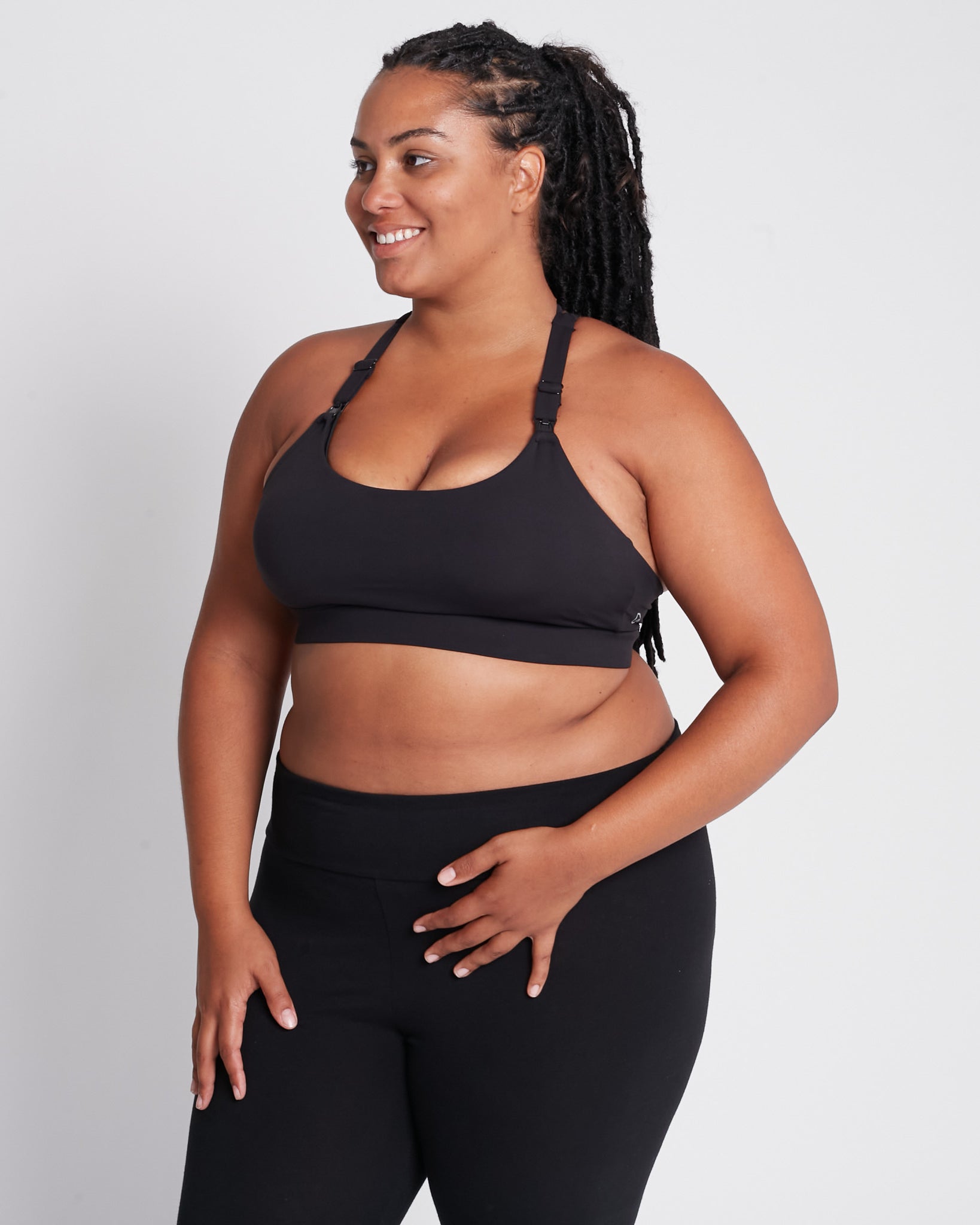 Océane 3 Nursing sports Bra, medium impact, hands free pumping, black, strappy back, adjustable back closure, black - Sweat and Milk