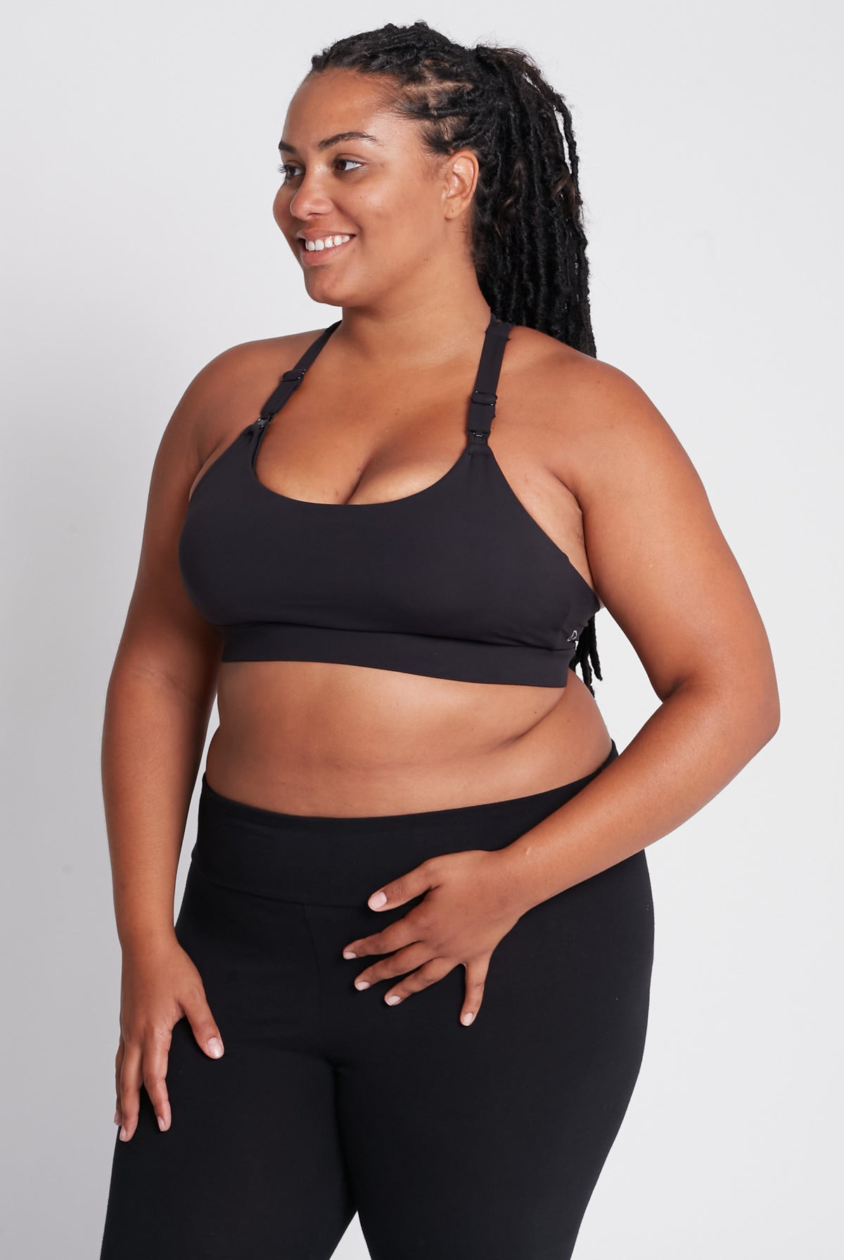Océane 3 Nursing sports Bra, medium impact, hands free pumping, black, strappy back, adjustable back closure, black - Sweat and Milk
