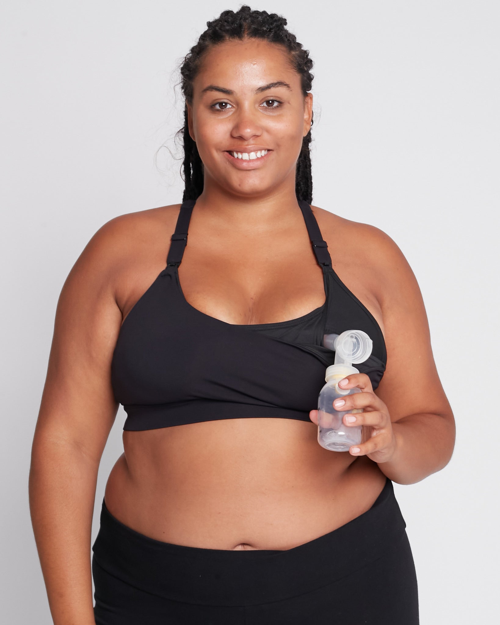 Océane 3 Nursing sports Bra, medium impact, hands free pumping, black, strappy back, adjustable back closure, black - Sweat and Milk