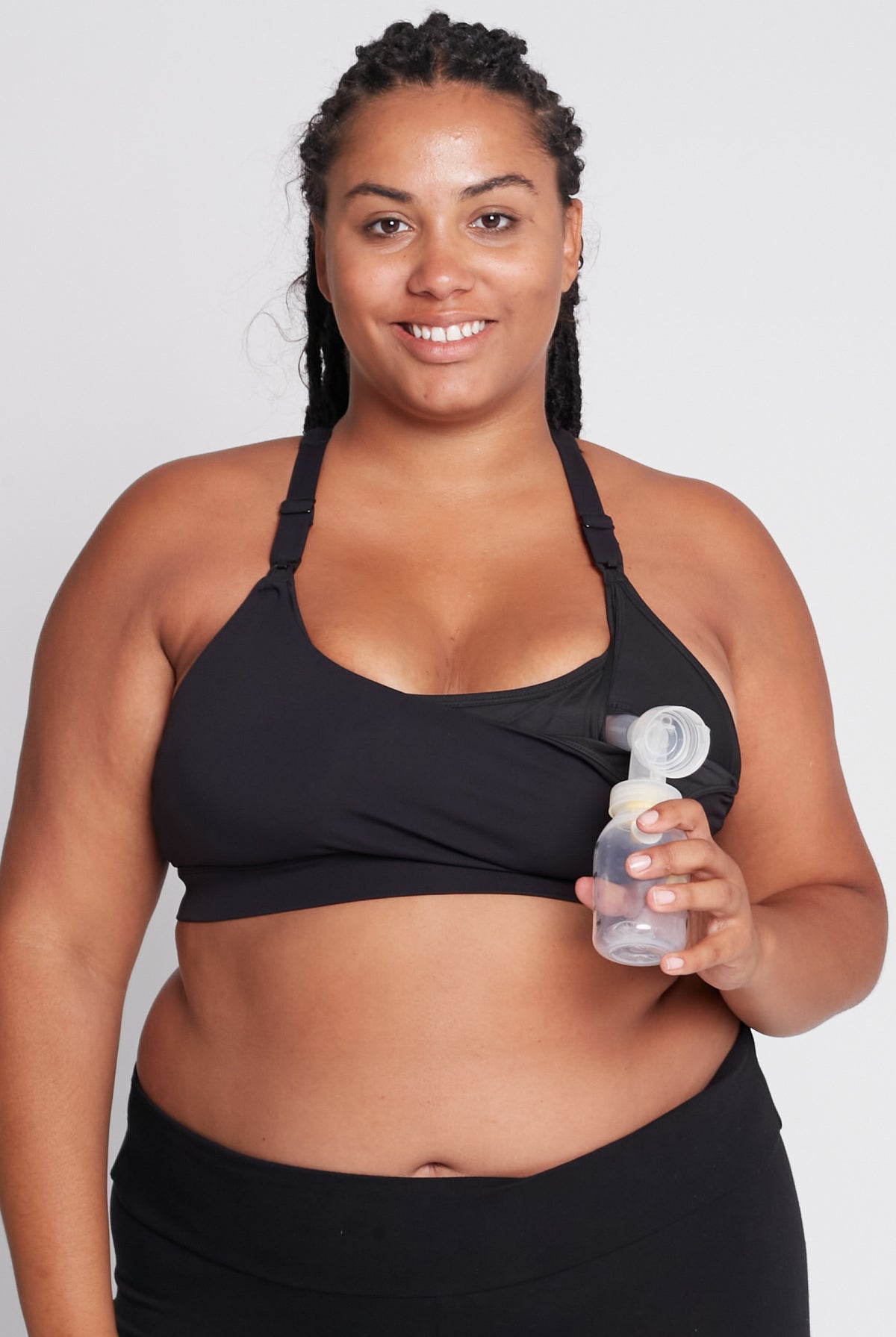 Océane 3 Nursing sports Bra, medium impact, hands free pumping, black, strappy back, adjustable back closure, black - Sweat and Milk